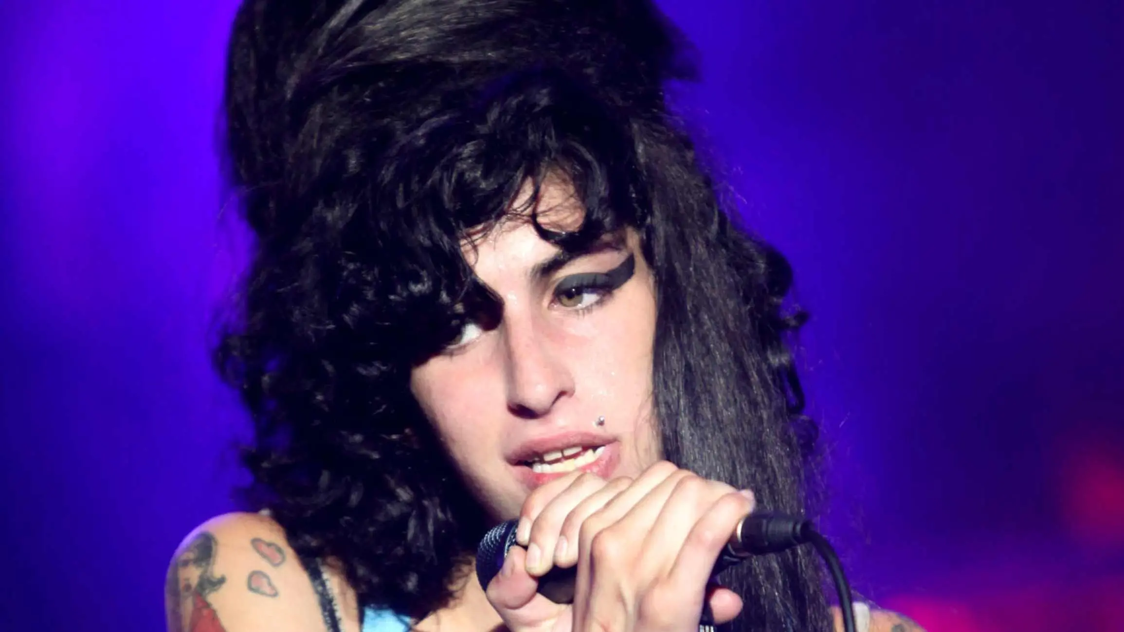 Winehouse album sets UK chart record