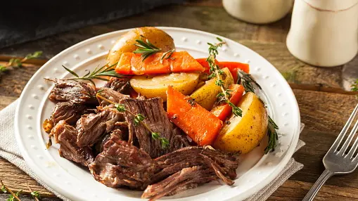 Hungry drunk driver found eating roast dinner behind wheel