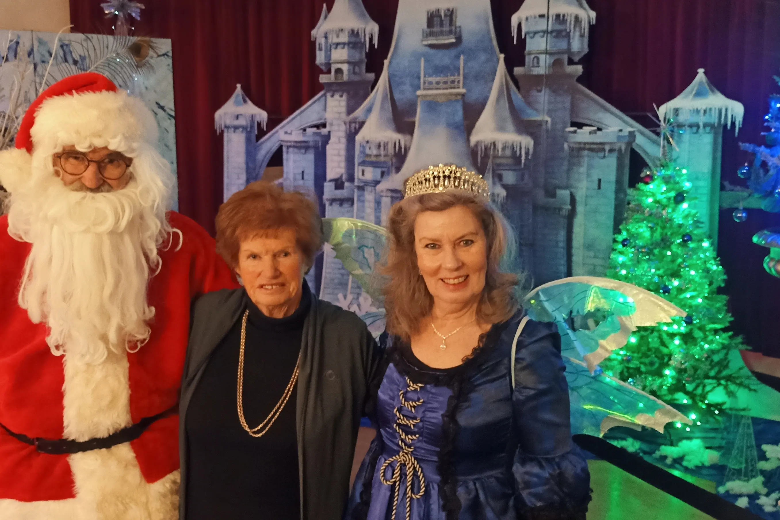 Sir Robert Anderson\\'s great granddaughter Joyce Robins (centre) took some time to visit the Winter Wonderland created by  Anderson House Trust trustee Annie Close and a team of helpers. Photo: Toni McDonald