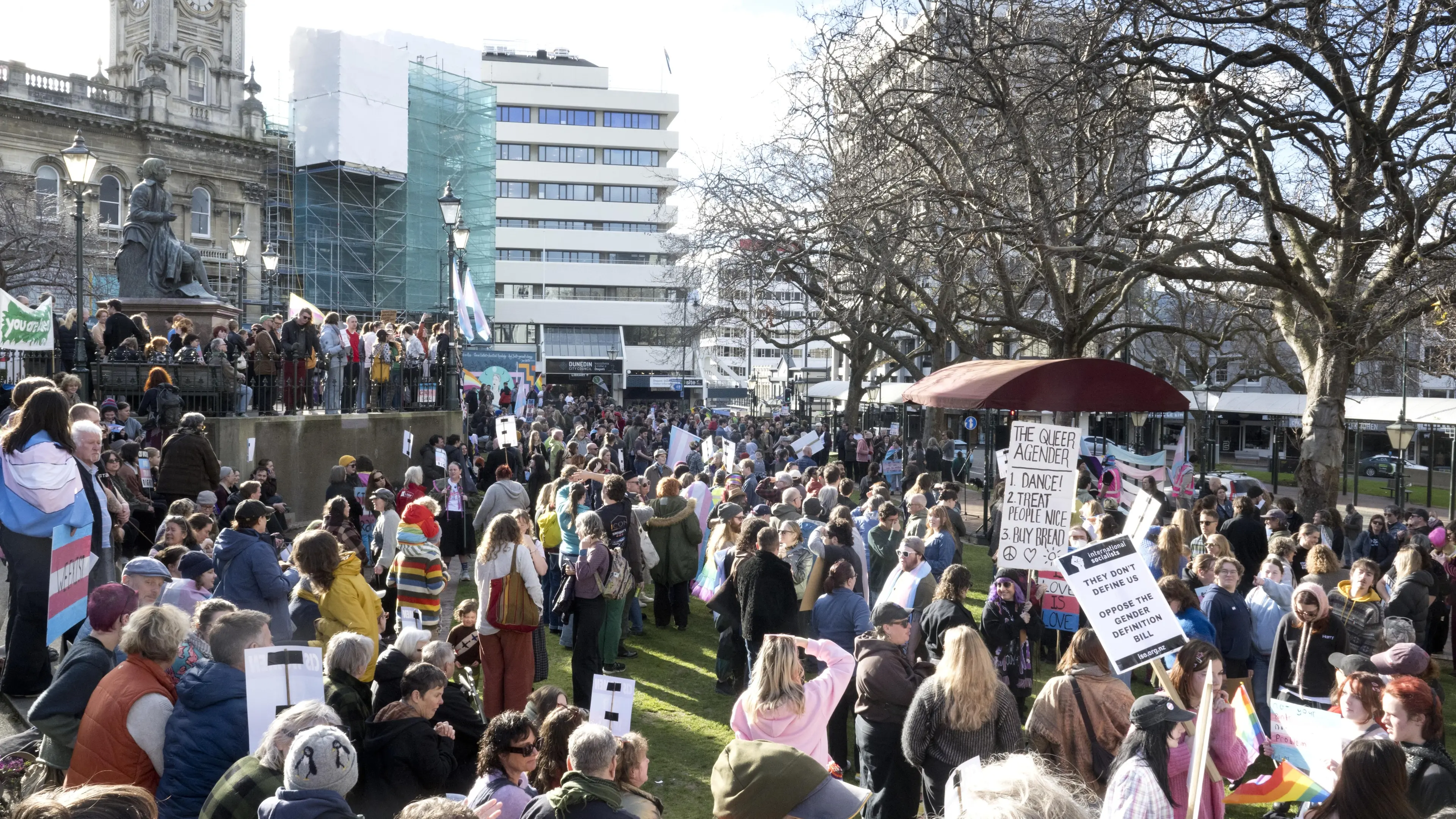 1000 gather to protest gender Bill