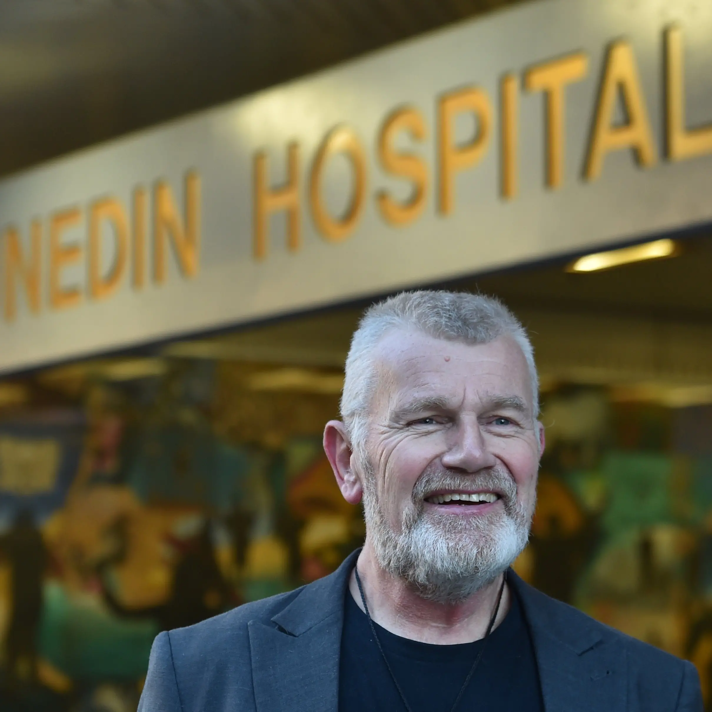 Departing cancer specialist cites 'worsening working environment'