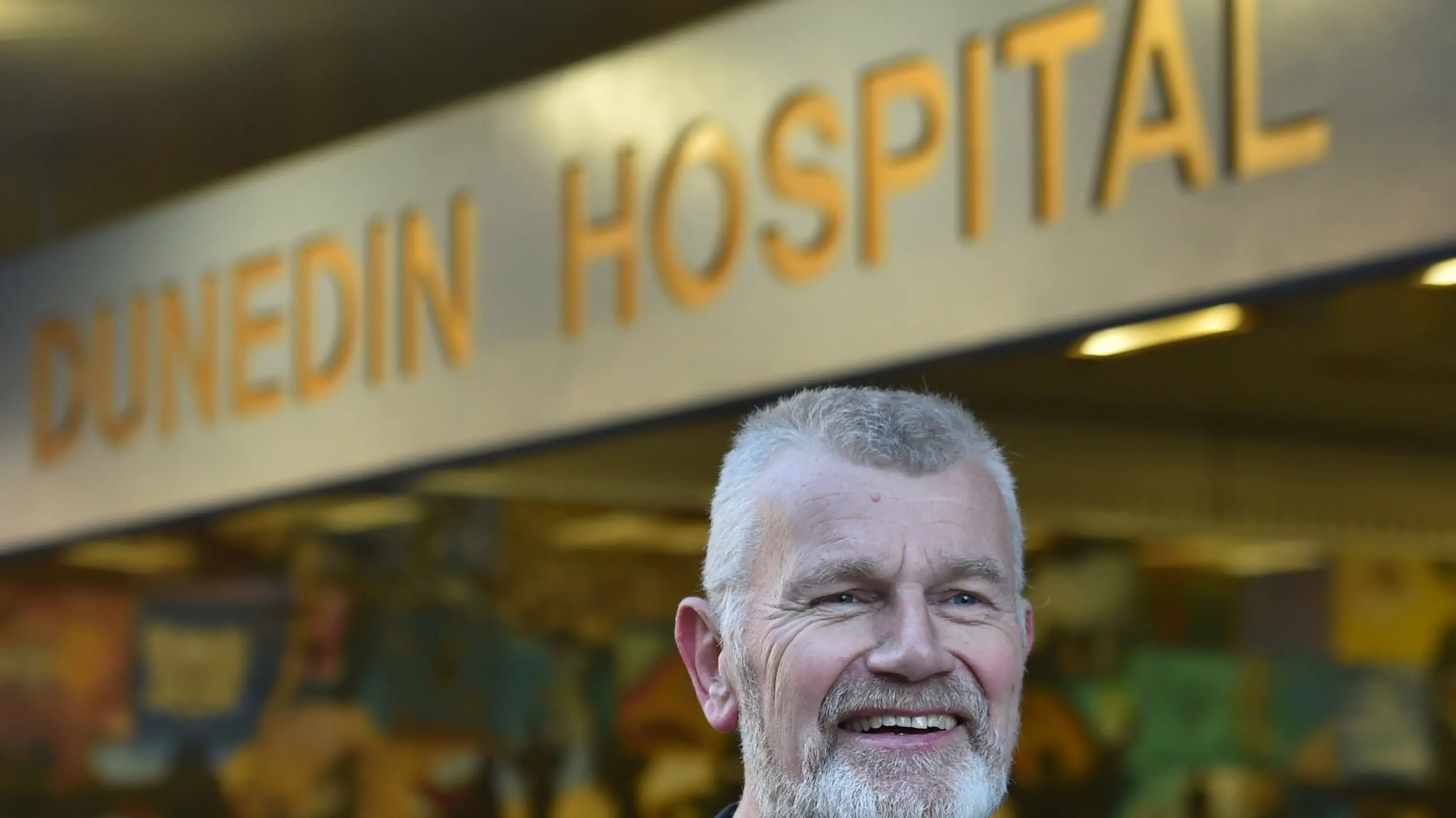 Departing cancer specialist cites 'worsening working environment'