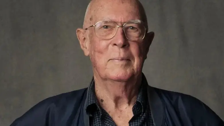 Former Olympian, gym founder Les Mills dies