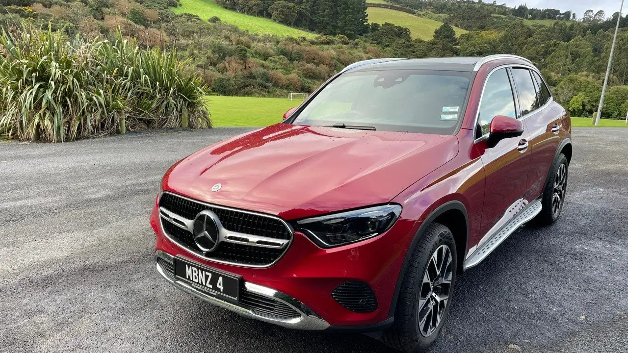 Mercedes Benz PHEV lively, refined