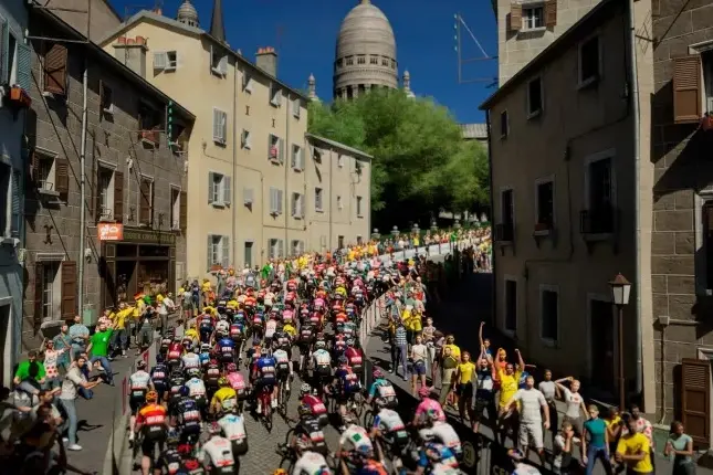 Racing in a bunch in Tour de France 2026 is challenging but engaging, writes Hayden Meikle. Image: Supplied