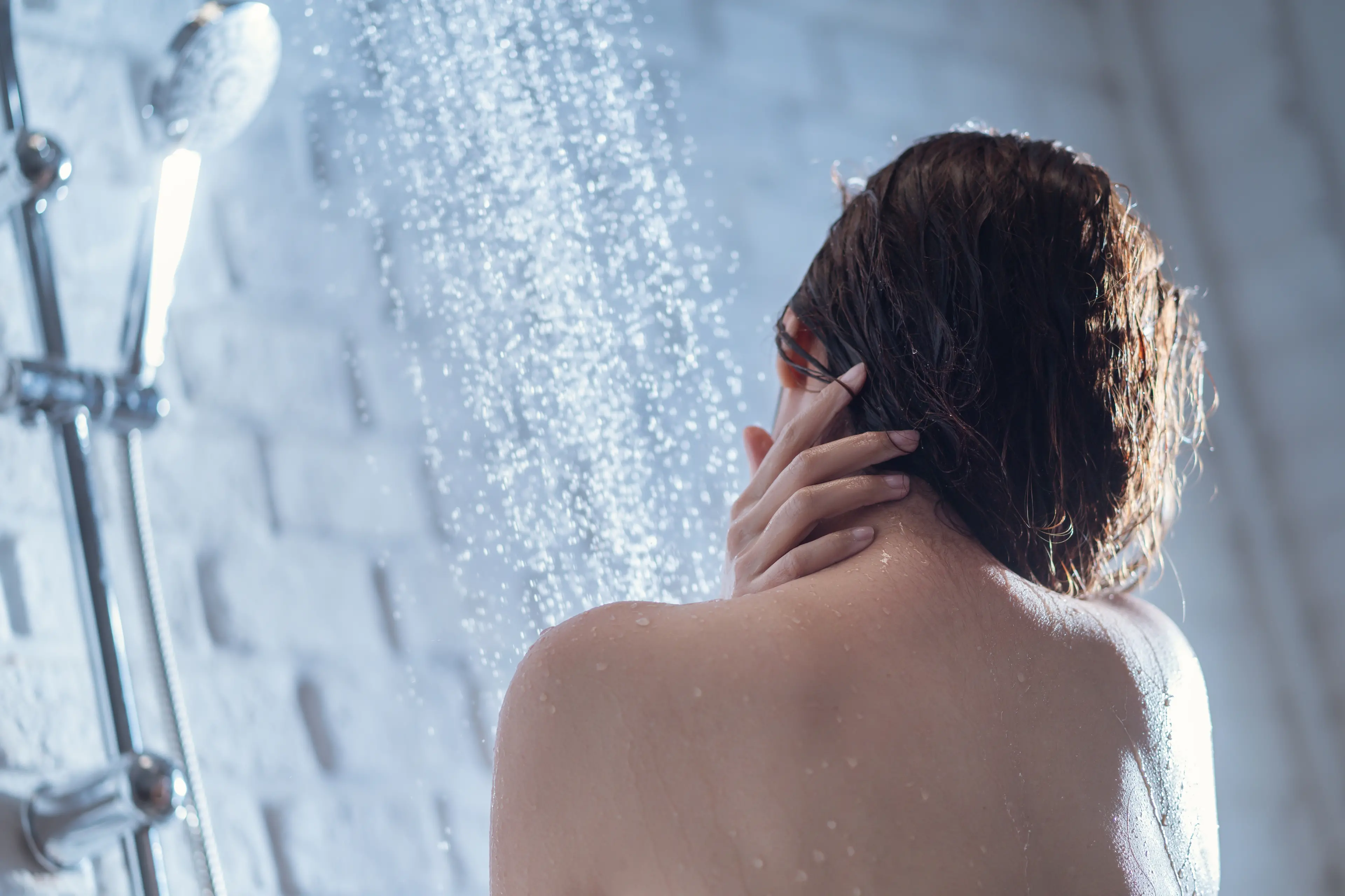 Shaving just two minutes off your daily shower saves up to 15,000 litres of warm water per person each year, drastically reducing the electricity needed to heat it. Photo: Pxhere