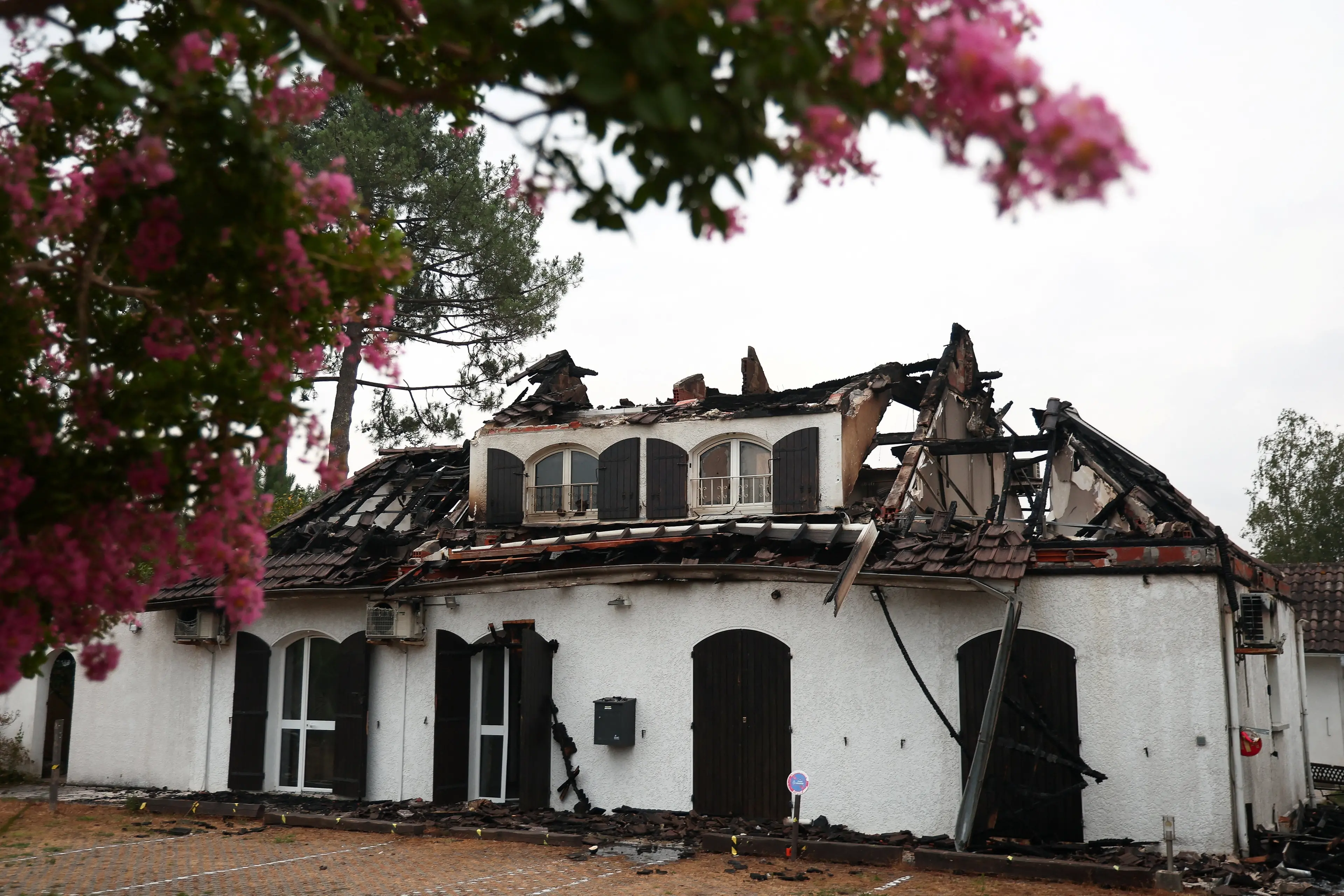 <p>A building damaged by a wildfire stands at Lege-Cap-Ferret, near Bordeaux, in the Gironde department, amongst worsening drought conditions following a heatwave and water shortages across much of&nbsp;France. Photo: Reuters&nbsp;</p>\\n