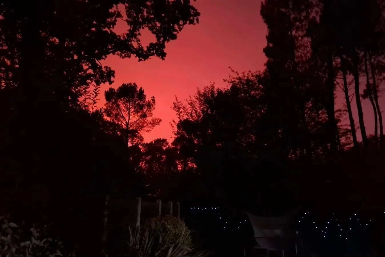 The glow from the forest fires in France seen from Dunedin man Fabien Montiel\\'s parents\\' home in Saint-Medard, a large town 15km from the French city of Bordeaux. Photo: Supplied