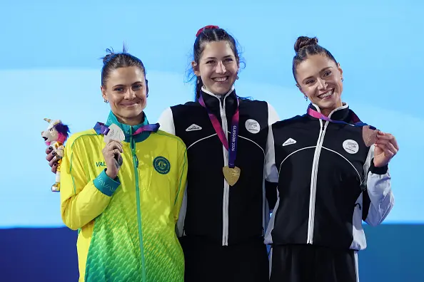 Eliza McCartney (centre) with fellow Kiwi Imogen Ayris and Australia\\'s Nina Kennedy on the podium. Photo: Getty Images