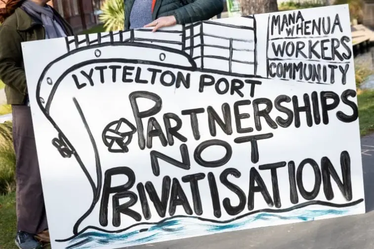 Protesters outside CCHL\\'s Cambridge Tce office on Friday morning. Photo: RNZ / Nate McKinnon
