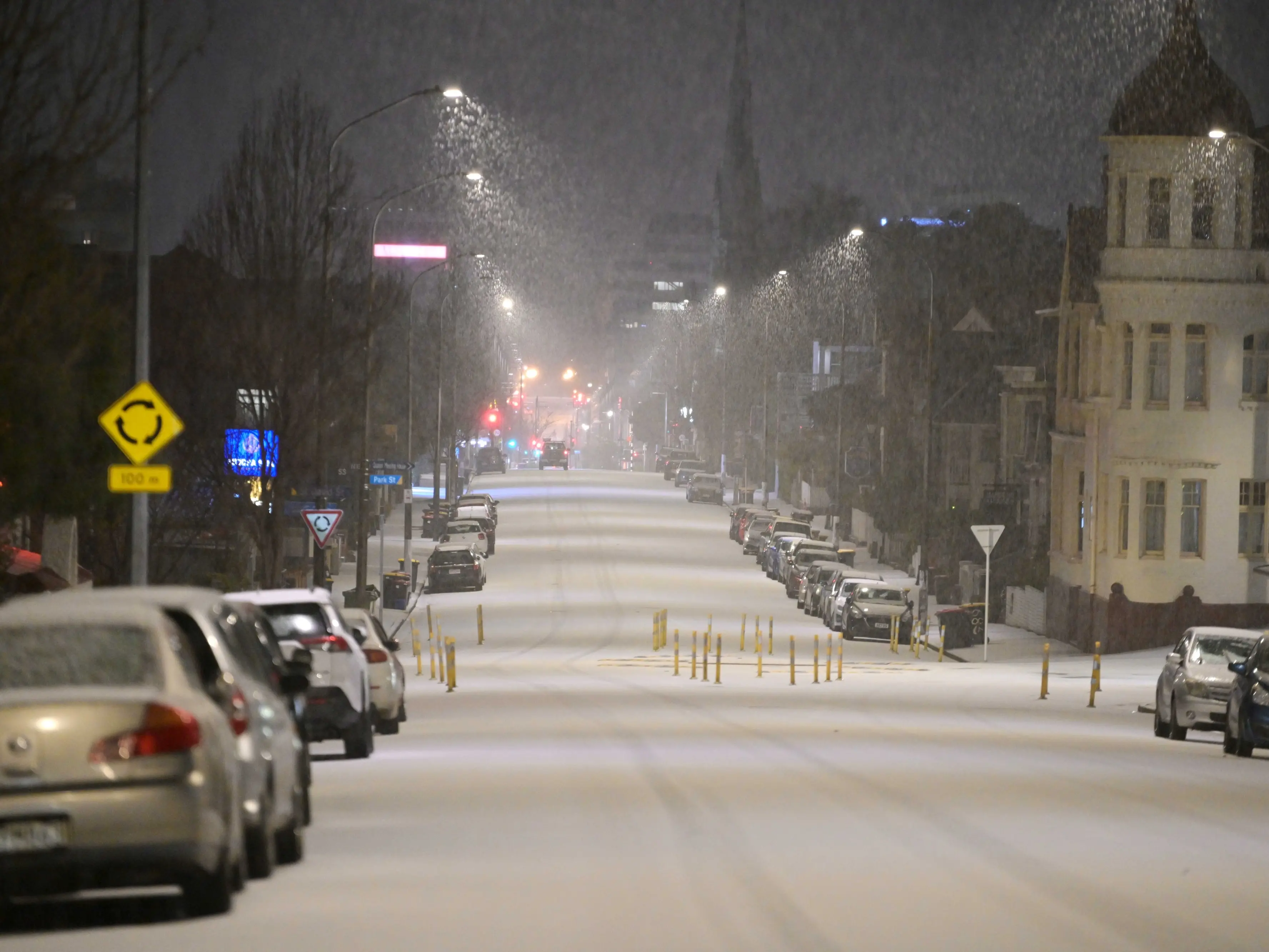 Highway closed and schools open late as snow hits Dunedin