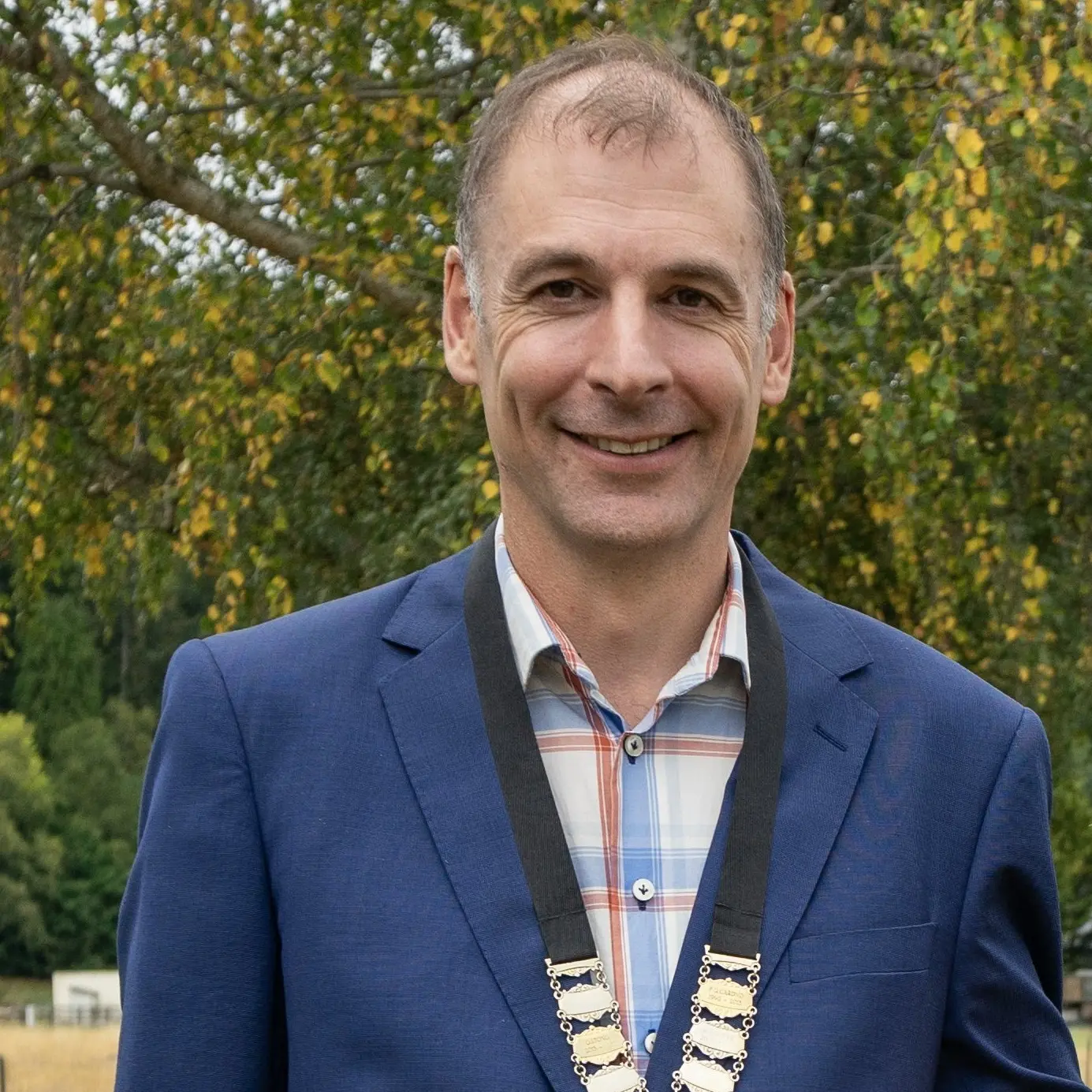 Last-minute courting as council makes decision
