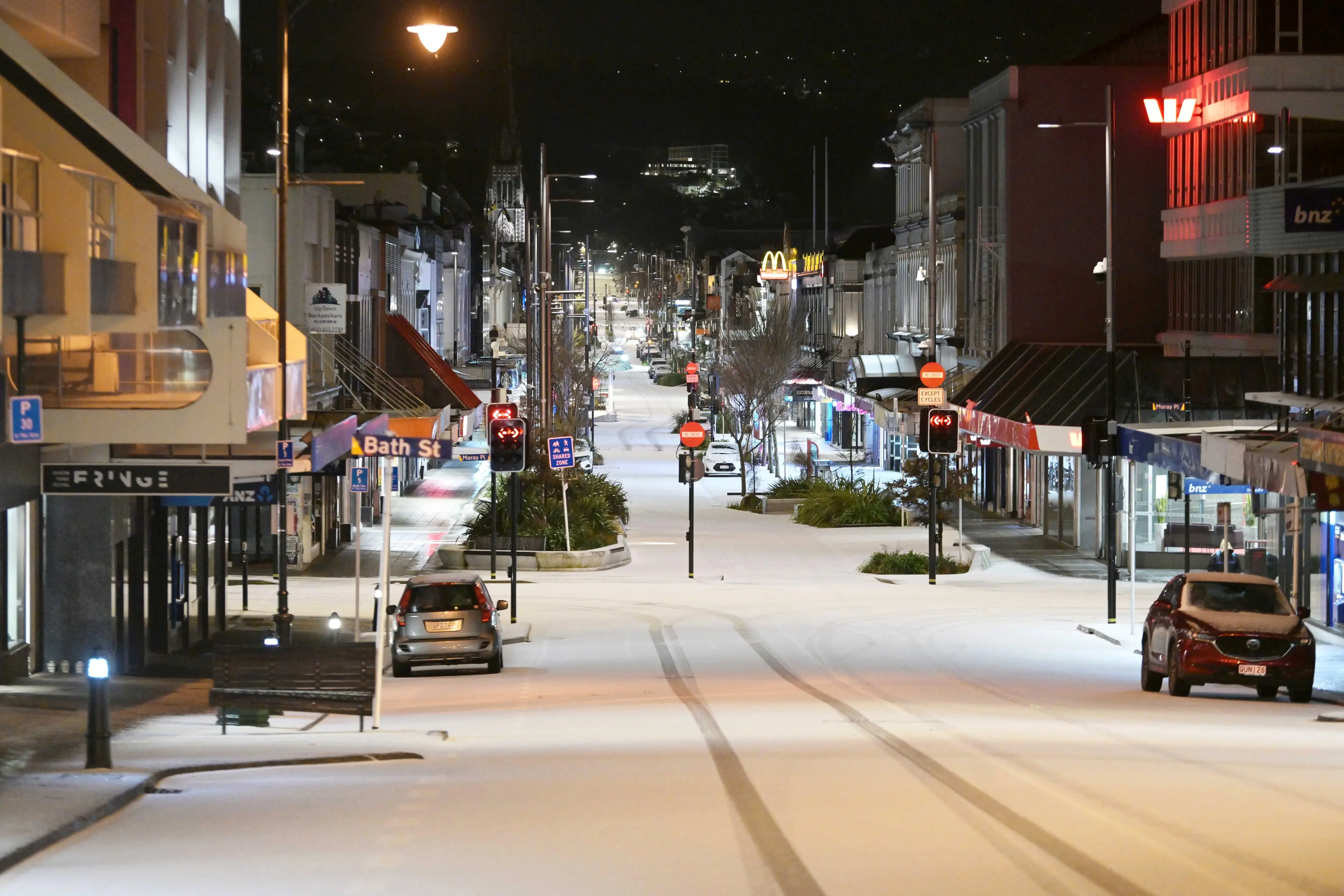 Dunedin\\'s George St looked a picture blanketed by snow on Tuesday morning. Photo: Gerard O\\'Brien