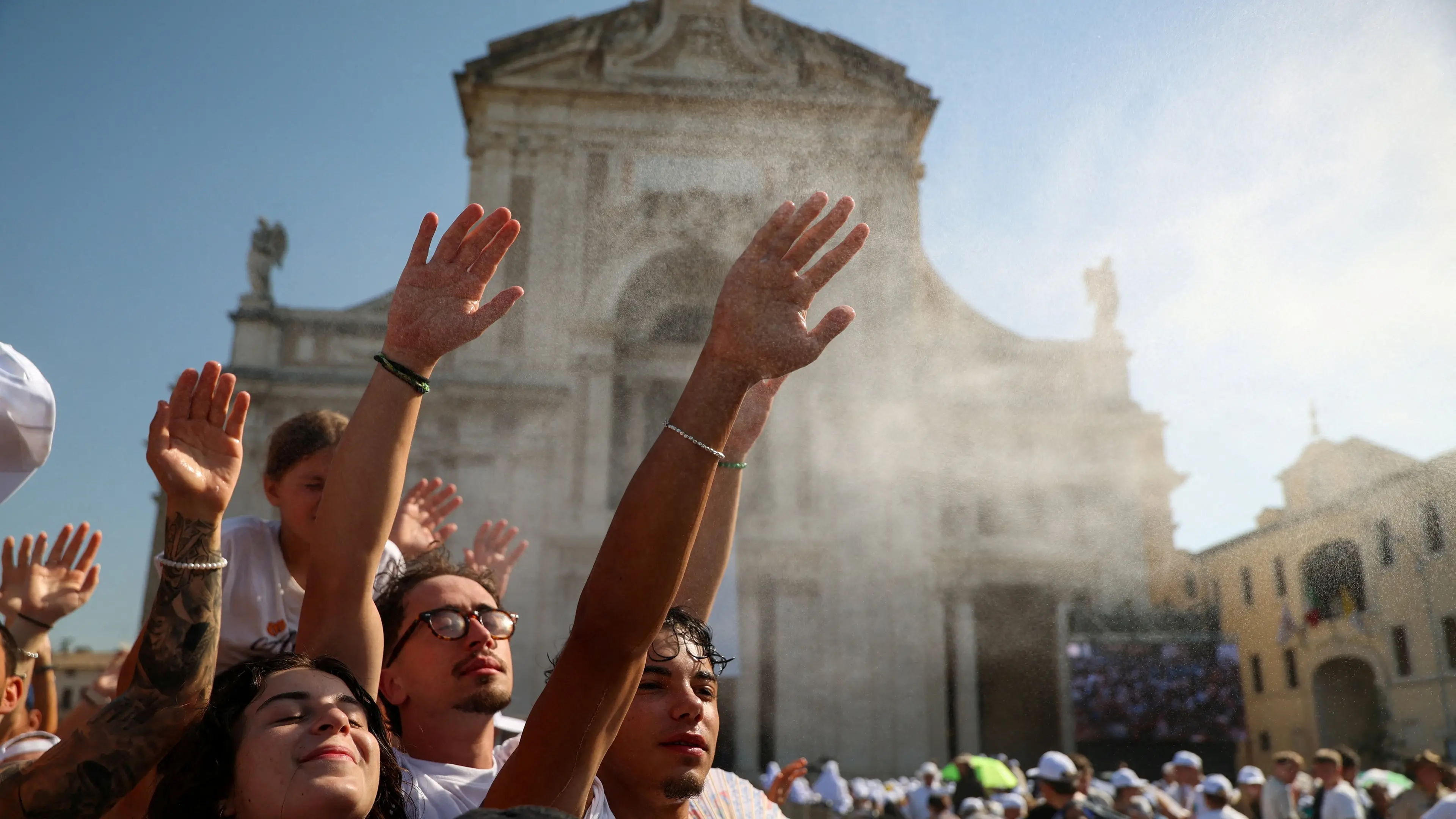 Countries swelter as Europe's heatwave rages on