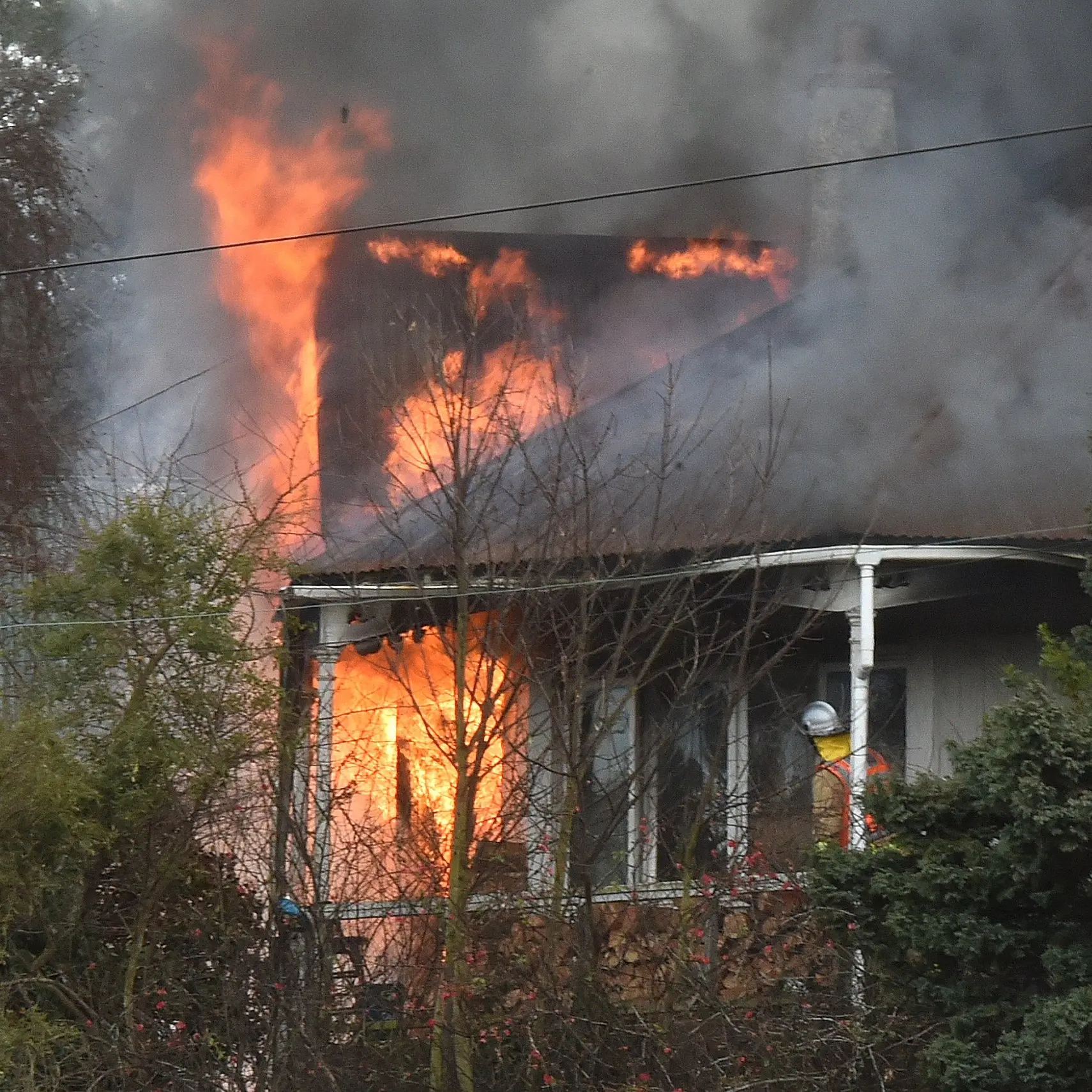 Fenz and union trade barbs and blame after house fire roars during weekly strike