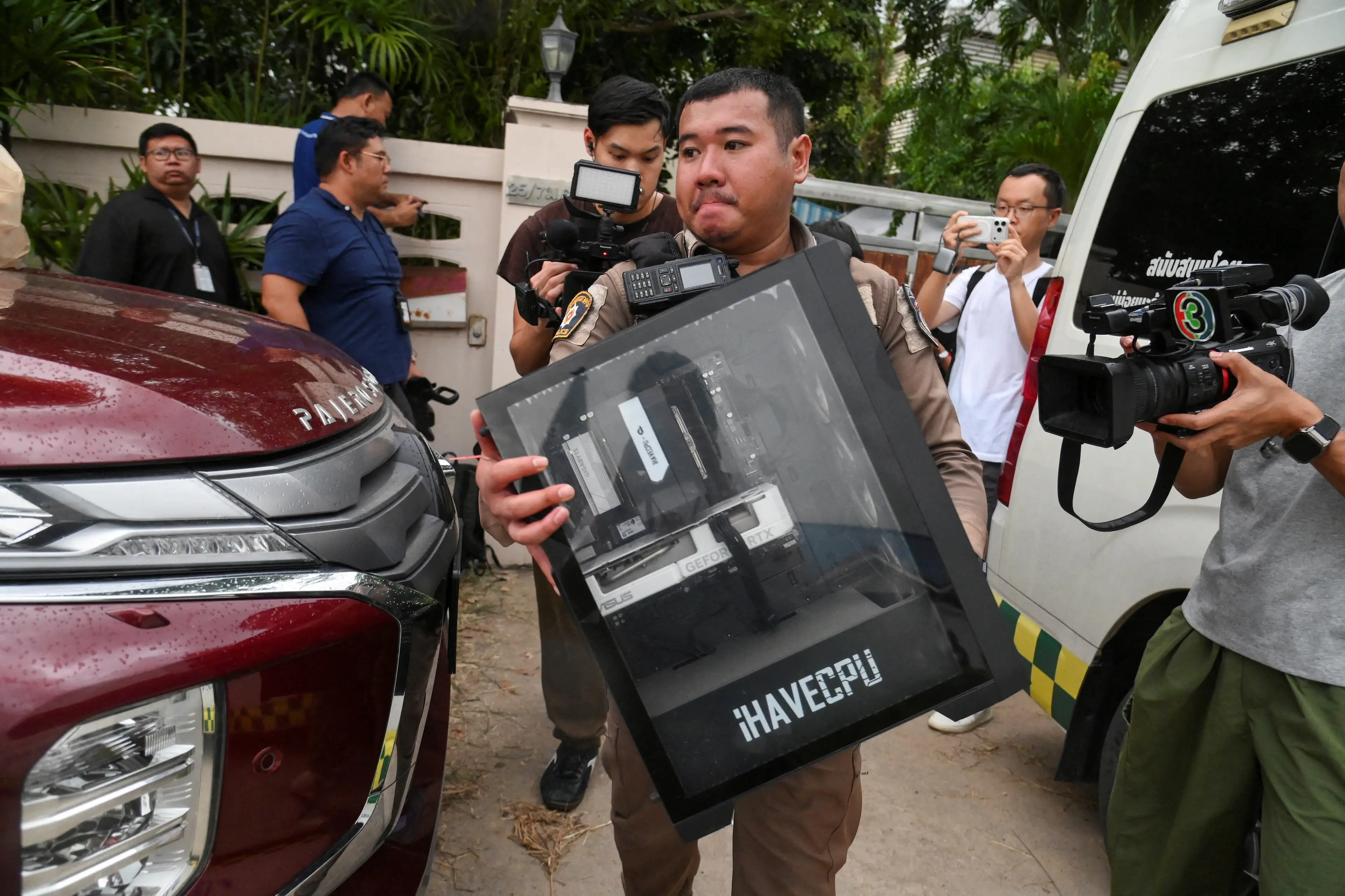 Police officers secure evidence at a residence, where a Thai teenager fatally shot his grandparents, before he opened fire at the Debsirin Nonthaburi School, on the outskirts of Bangkok, Thailand. Photo: REUTERS/Tananchai Keawsowattana
