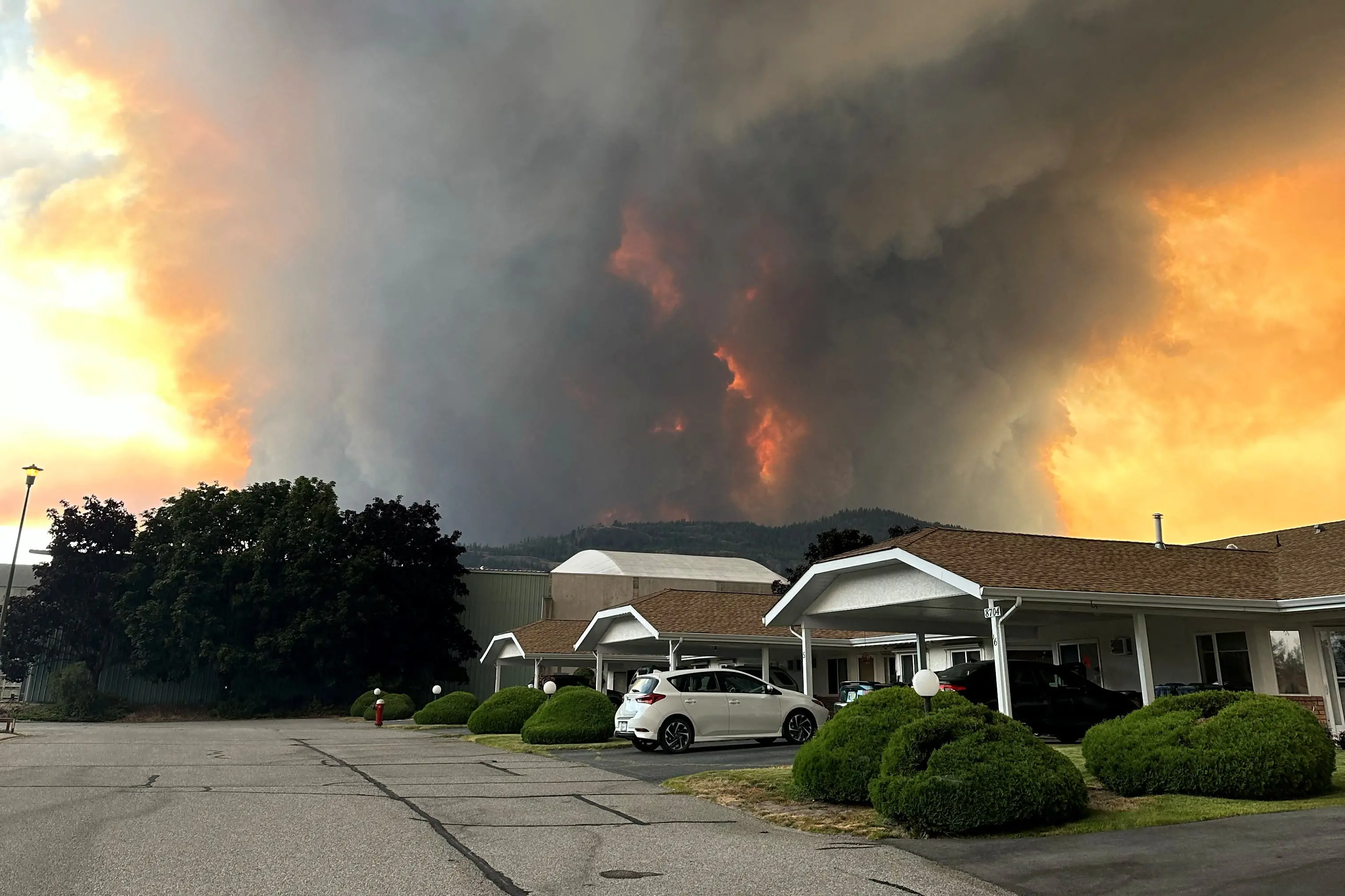 <p>Smoke rises from the Bald Range wildfire over a residential street in Summerland, British Columbia, Canada. Photo: Terry Fries/Handout via REUTERS</p>\\n