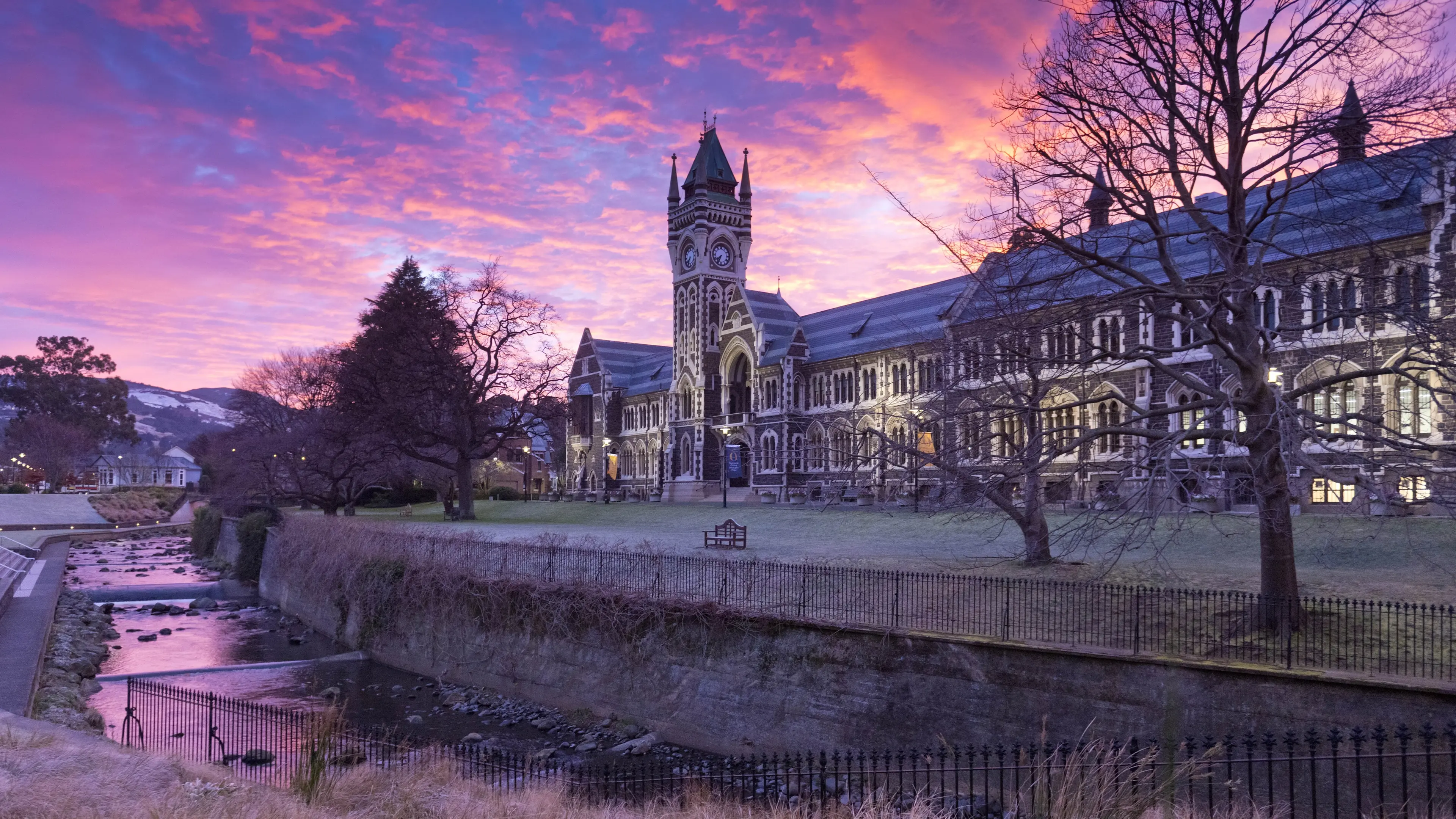 Student takes law faculty to the Ombudsman