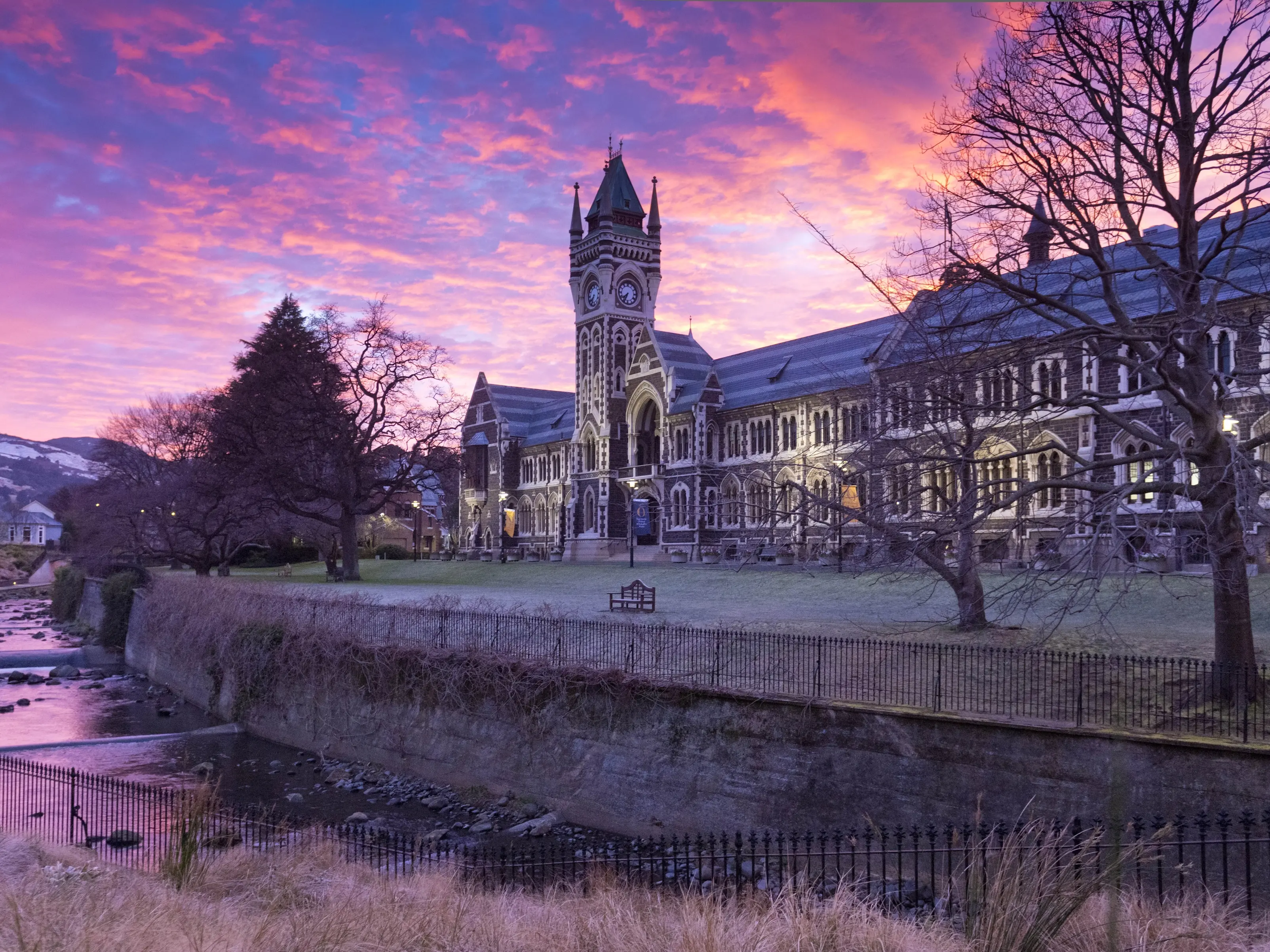 Student takes law faculty to the Ombudsman