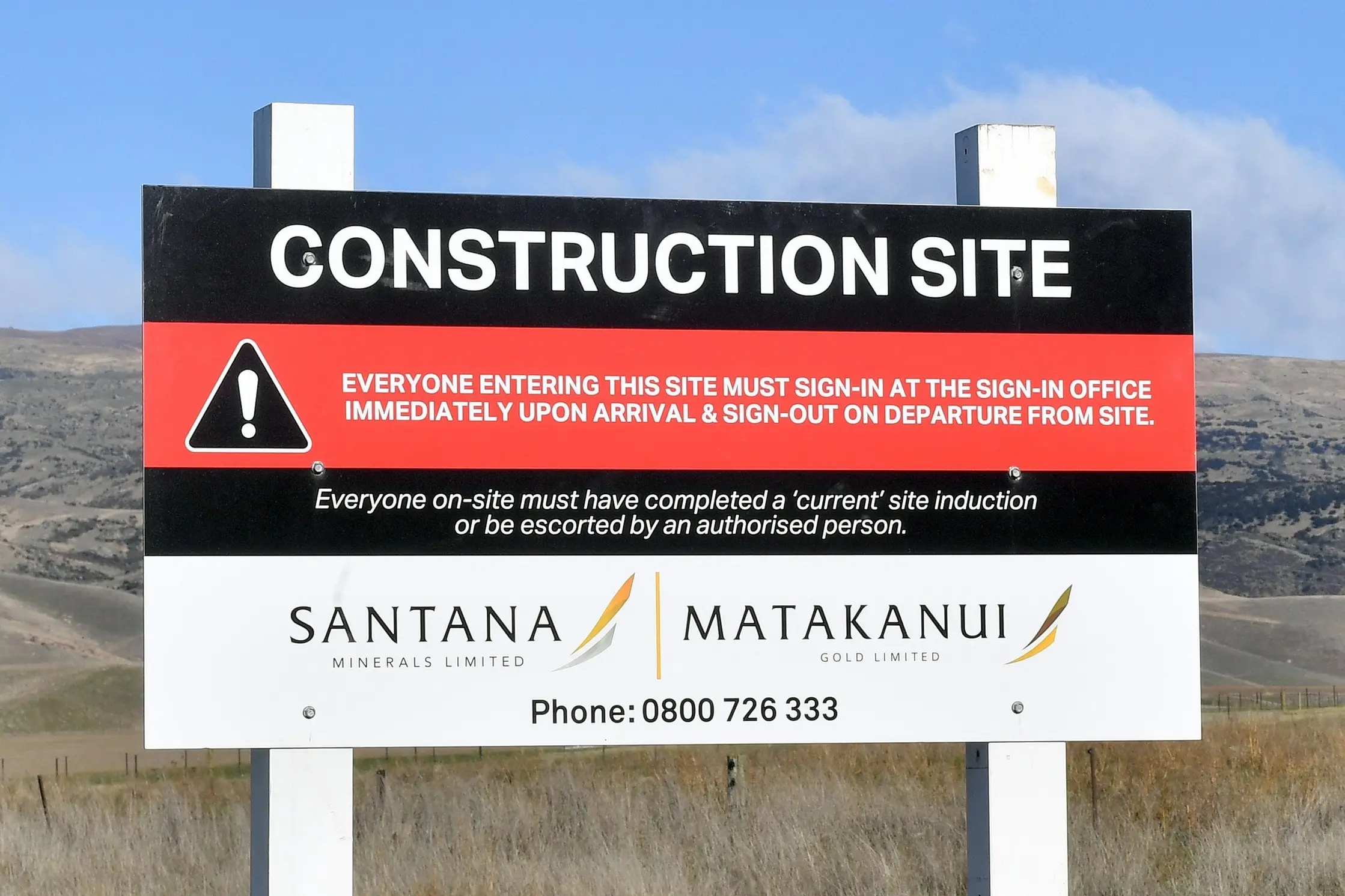 A construction sign makes the entrance to the Santana Bendigo Ophir gold project\\r\\rPHOTO STEPHEN JAQUIERY\\r\\r