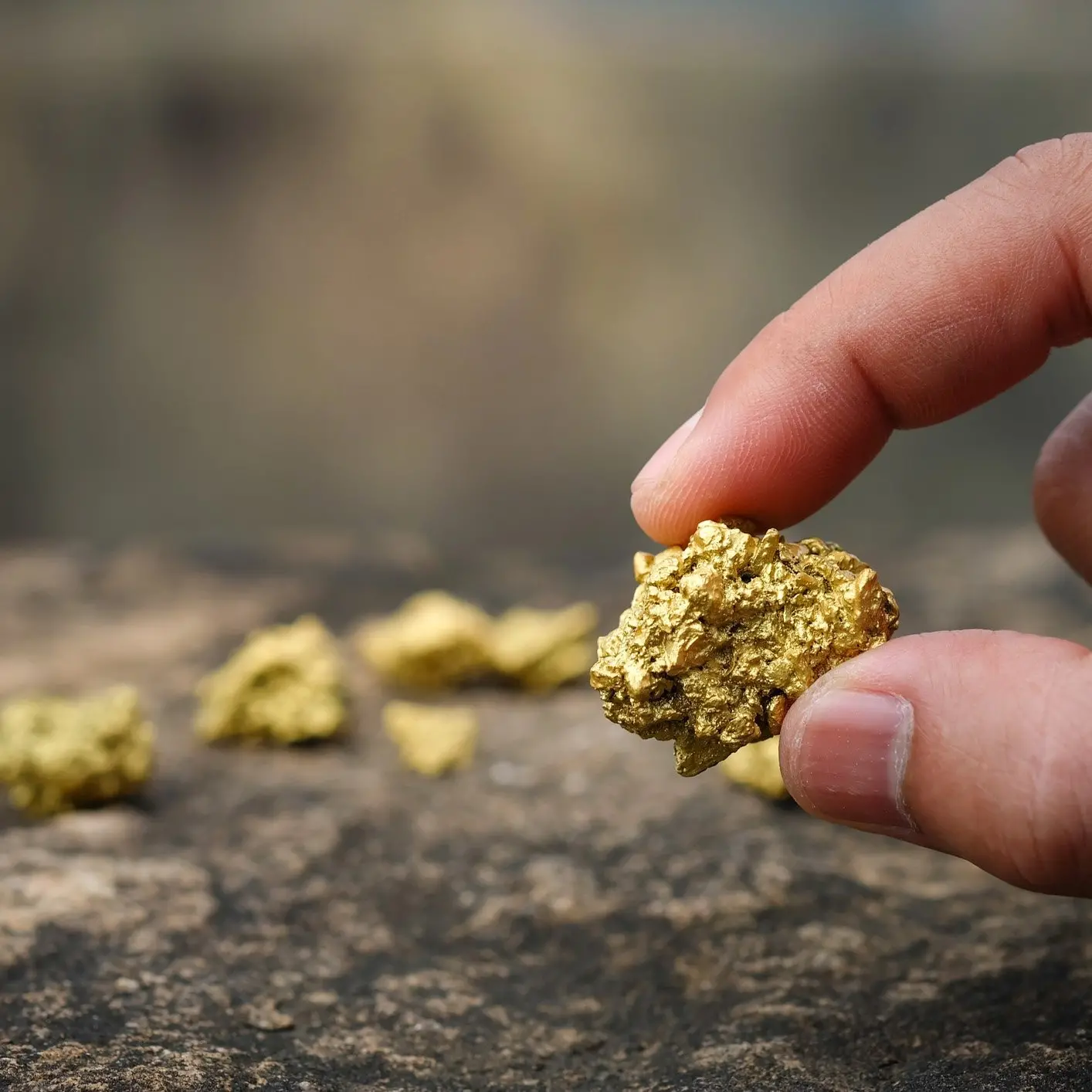 Ordered to pay for stolen gold