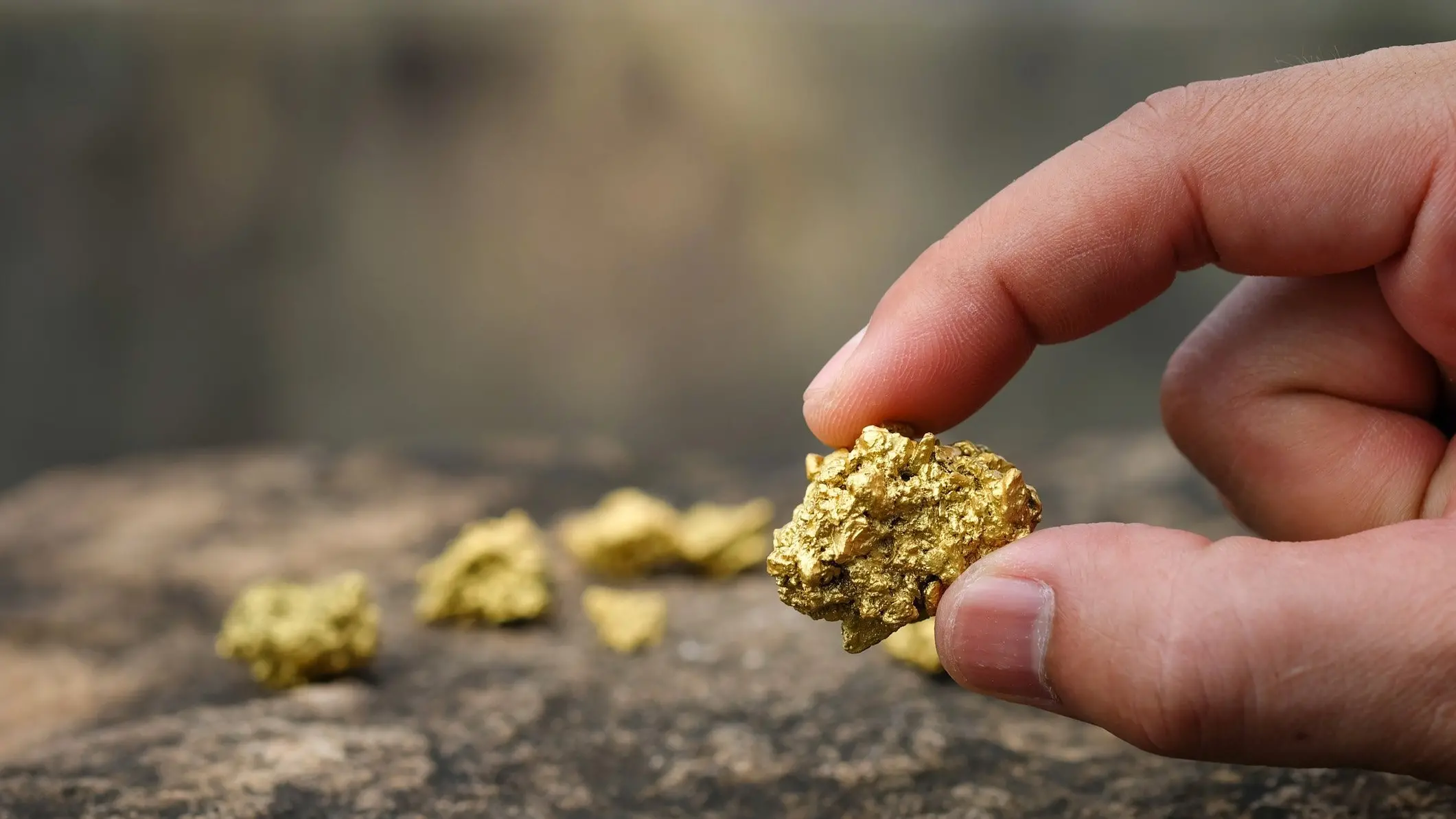 Ordered to pay for stolen gold