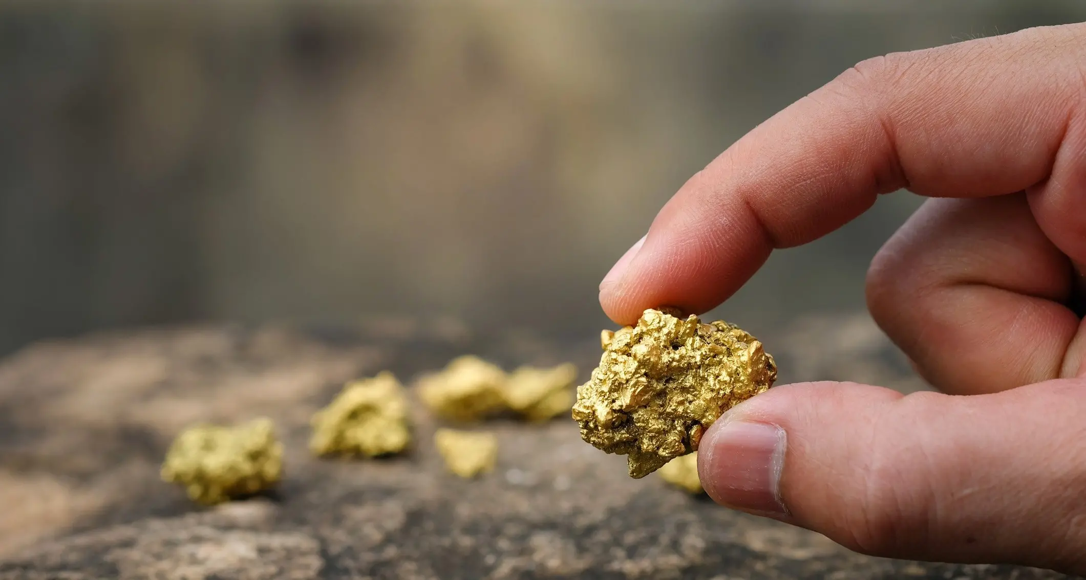 Ordered to pay for stolen gold
