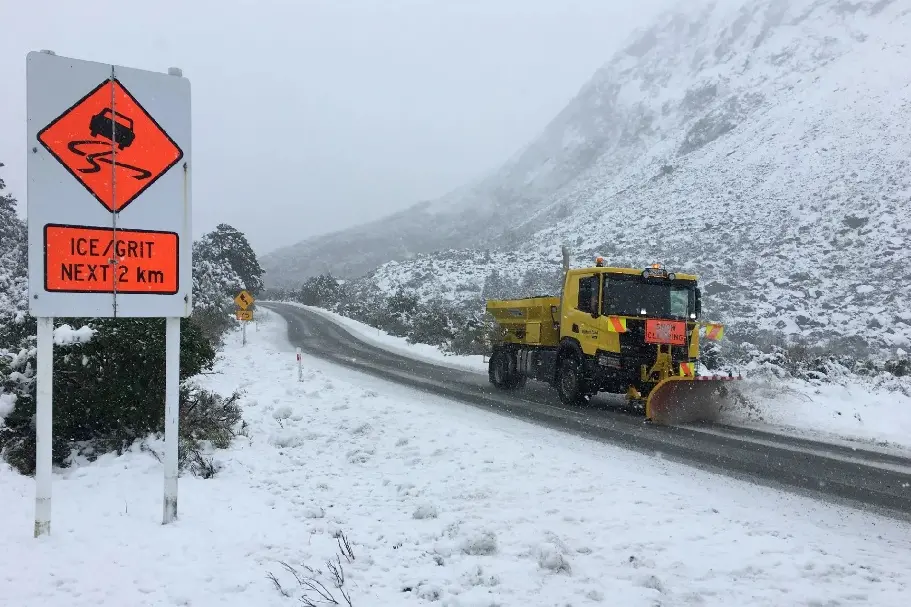 Snow is expected on many of the South Island\\'s alpine passes over the weekend. File photo: NZTA