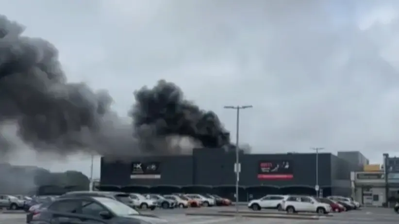 Fire crews battle large blaze at Auckland cinema
