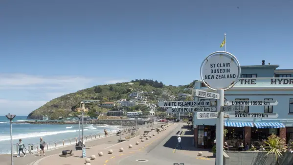 Israel flag snatched from Dunedin woman in Esplanade assault, police say