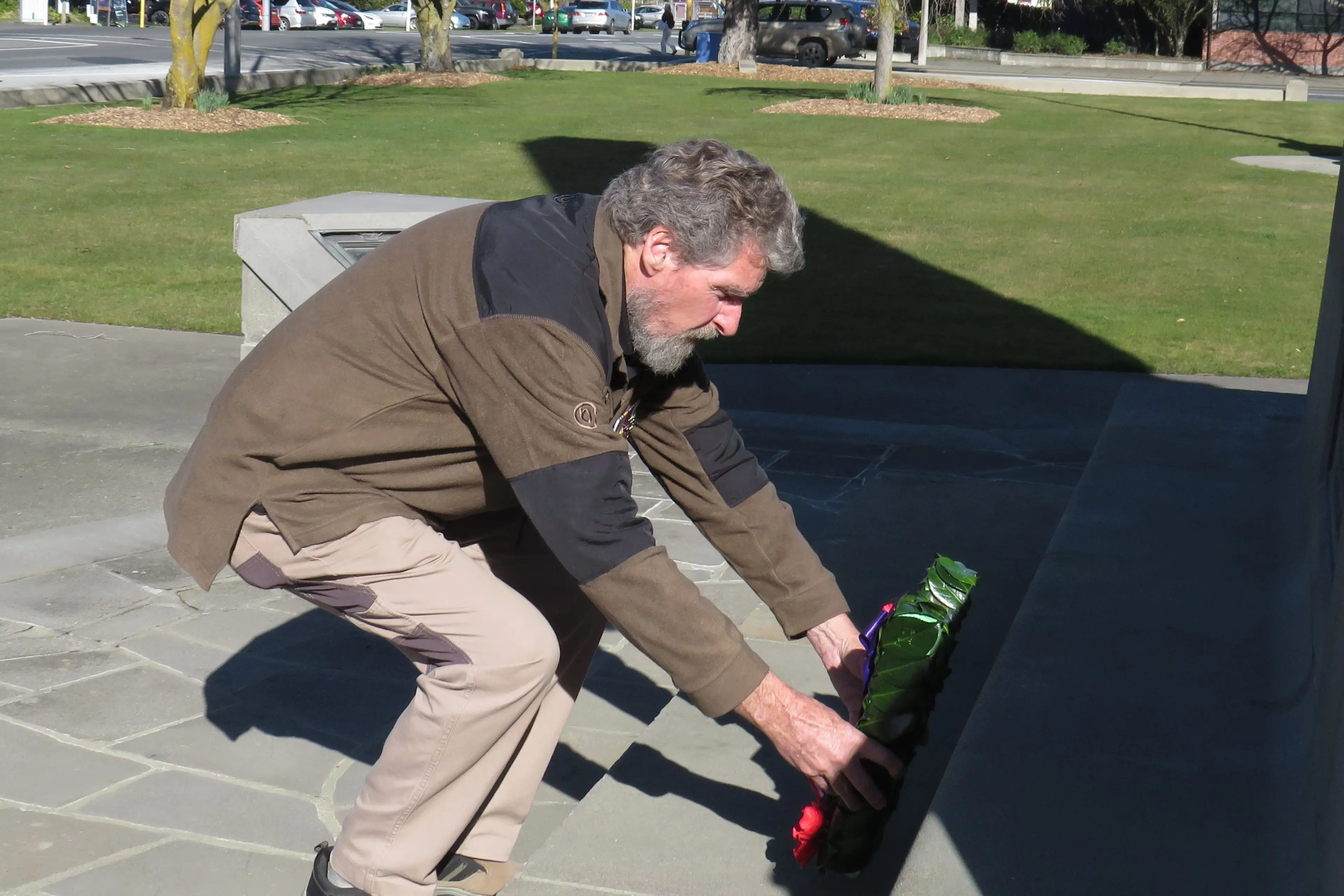 Terry Farrell lays the wreath at the Vietnam Veterans Day remembrance event in Ashburton. Photo: Dellwyn Moylan