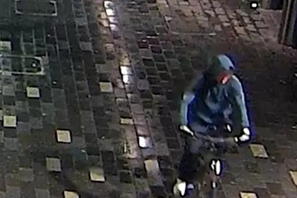 Police want to identify and speak with the man pictured above who may be able to assist with their investigation. Photo: Police