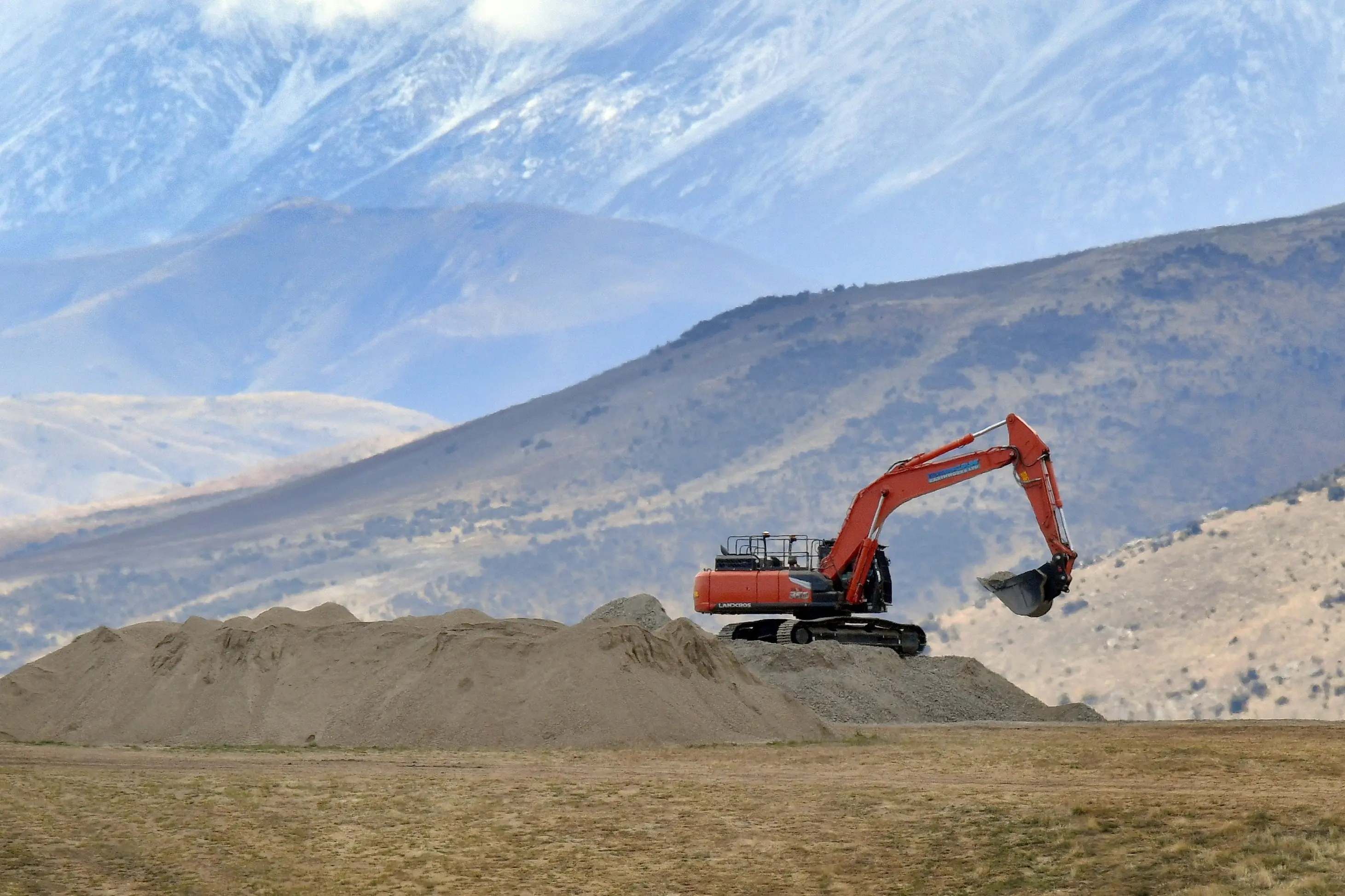 A digger moves gravel near the proposed Santana mine site. Photo: Stephen Jaquiery