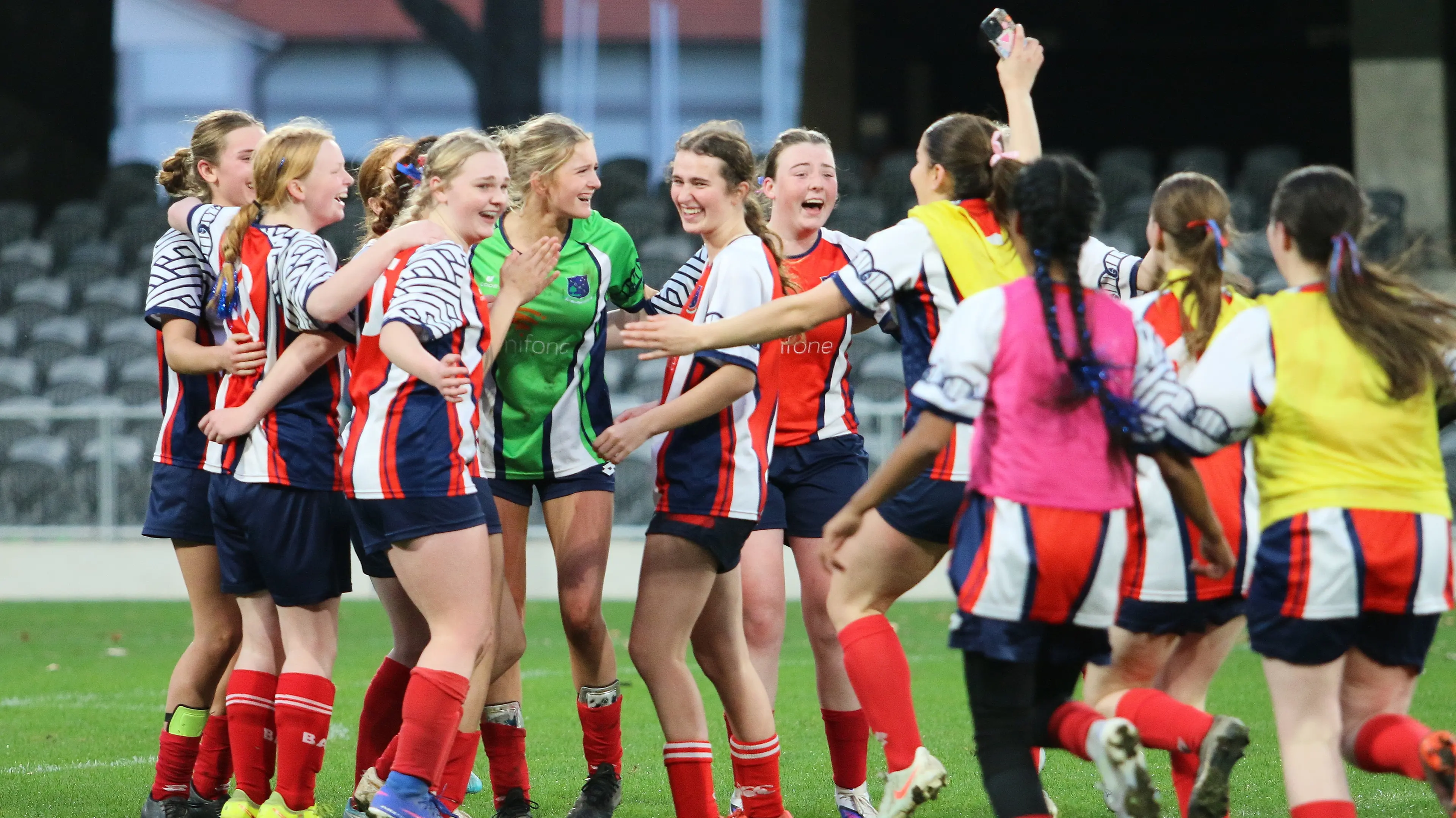 Southern girls hold nerve for finals victory