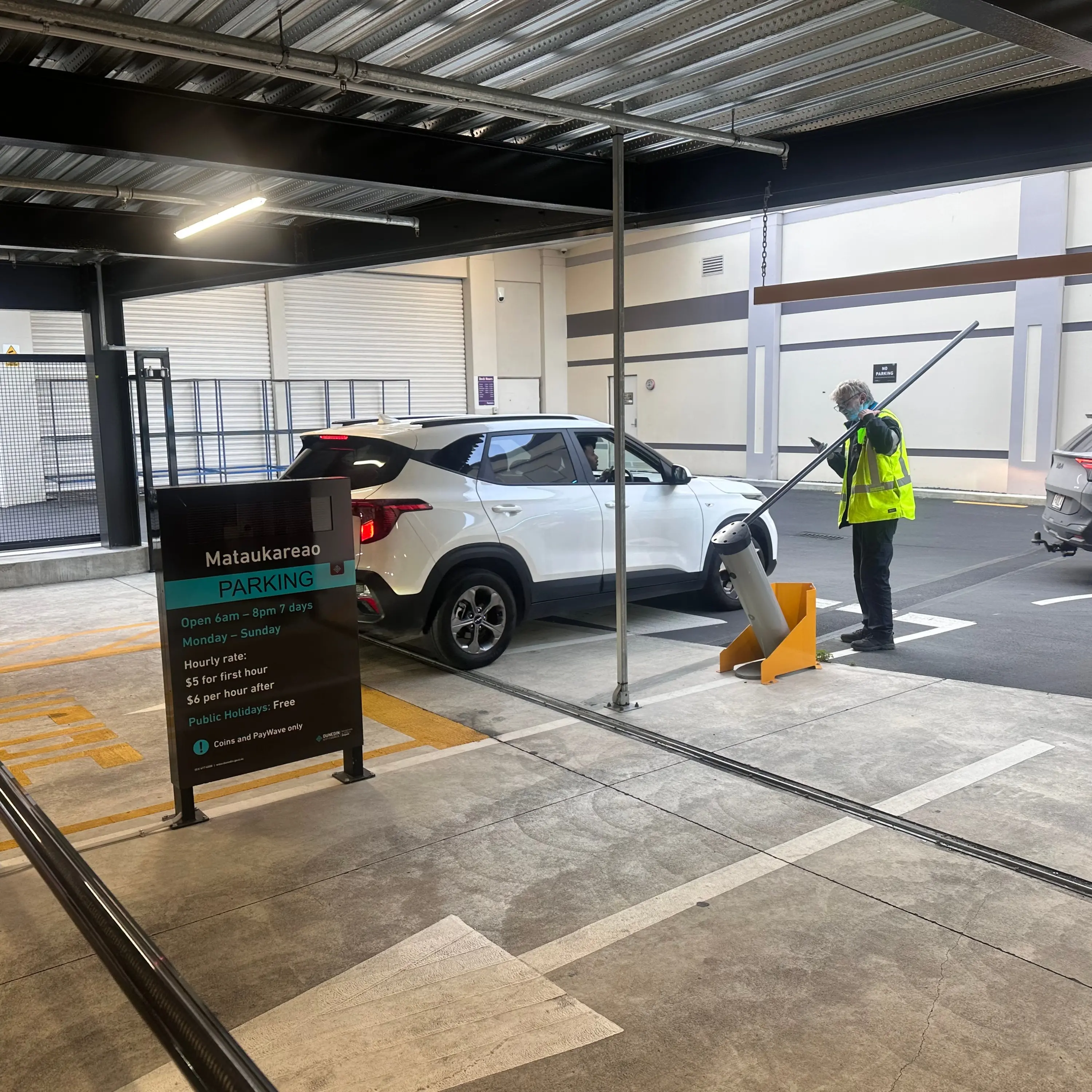 'Kids losing their s***': Malfunctioning gate traps over a dozen Dunedin families in carpark
