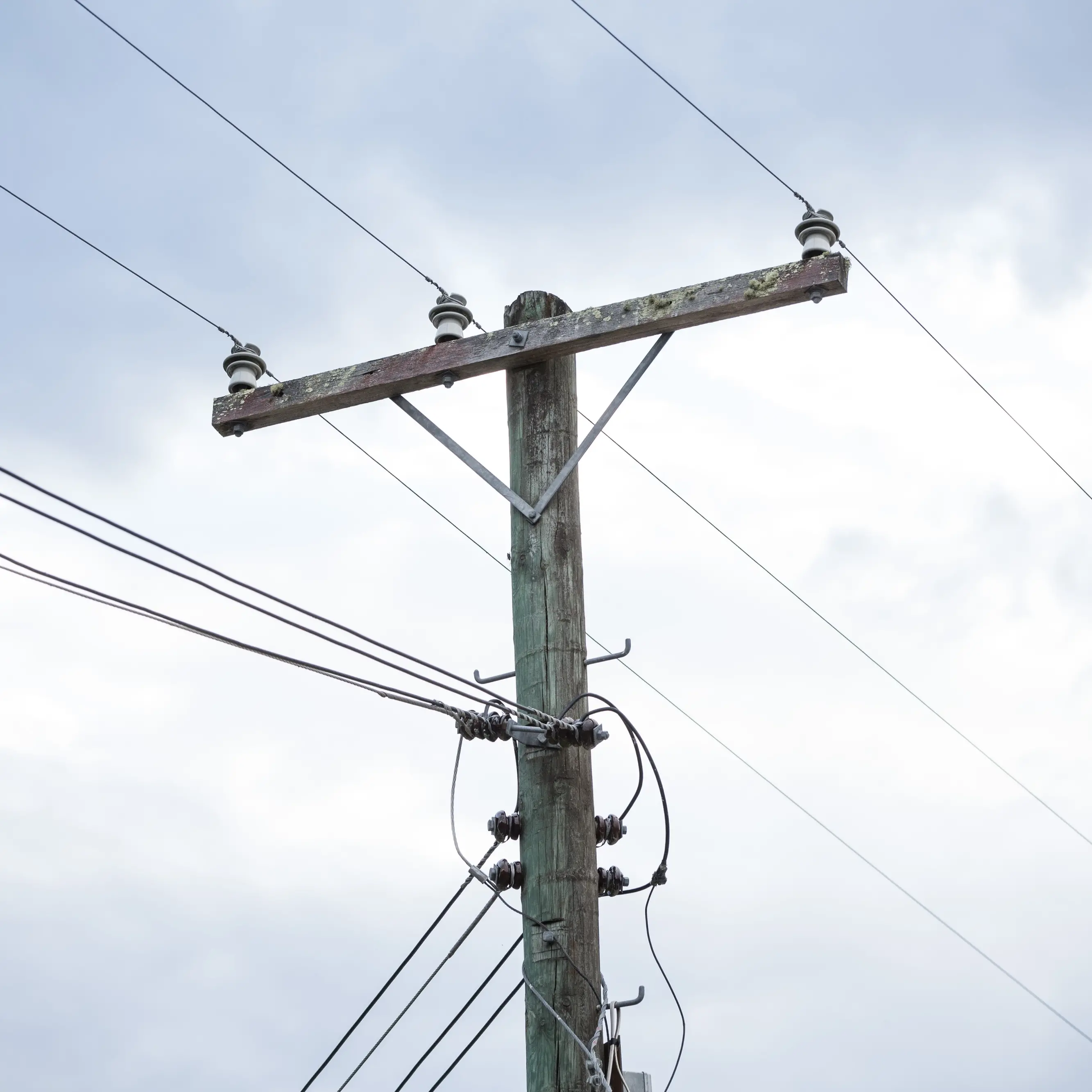 Southland hit by mass power outage amid lightning and high winds