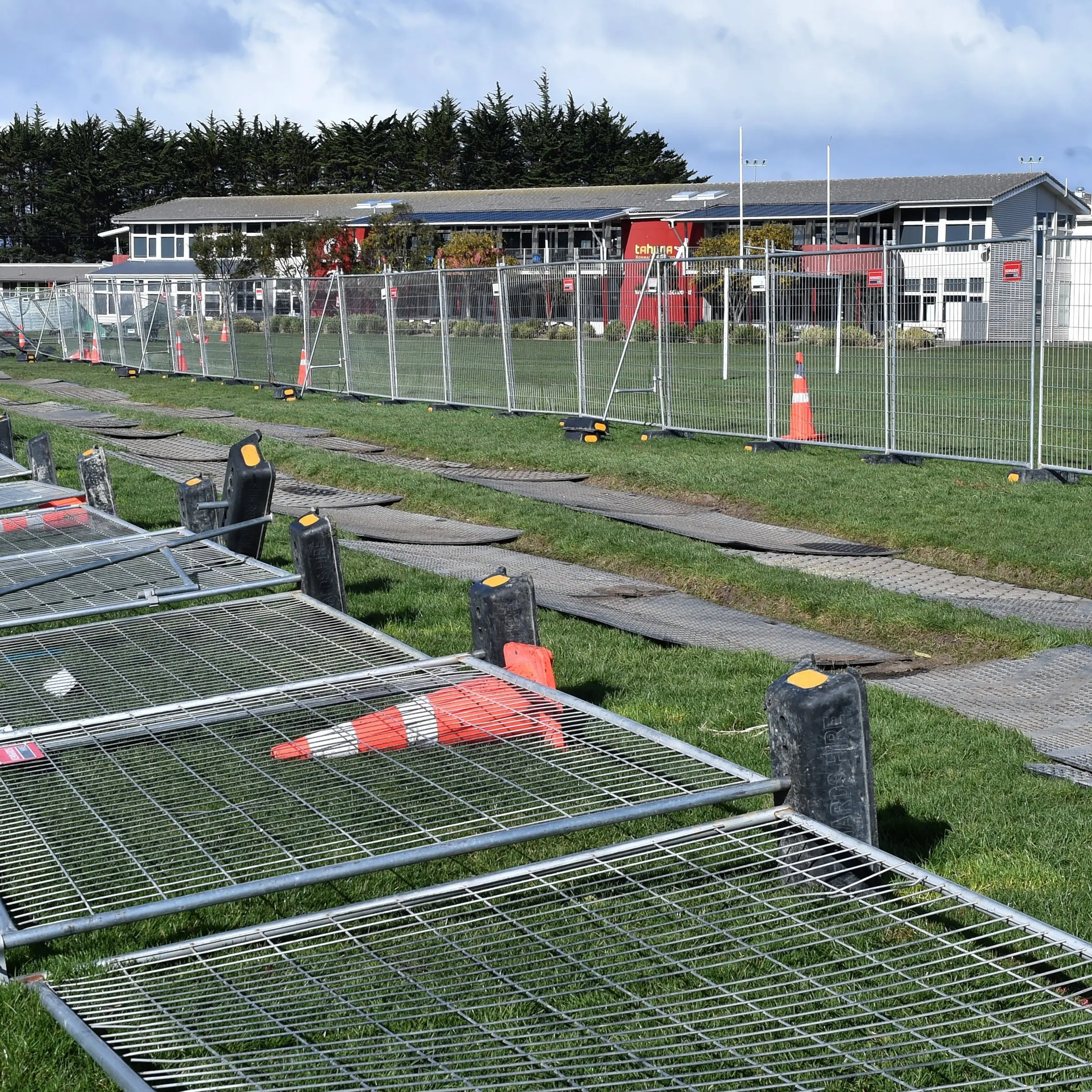 Wind causes power outages and damage in Otago and Southland