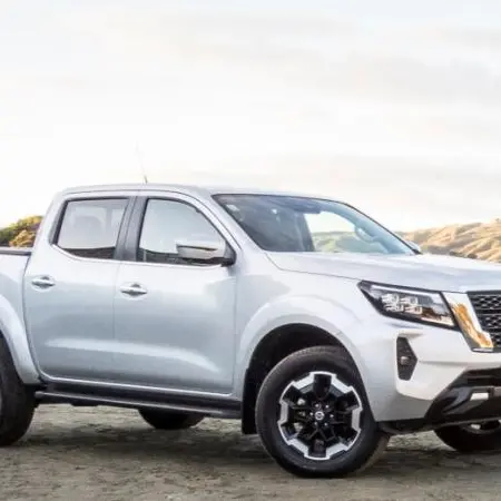 Police search for ute that left crash scene