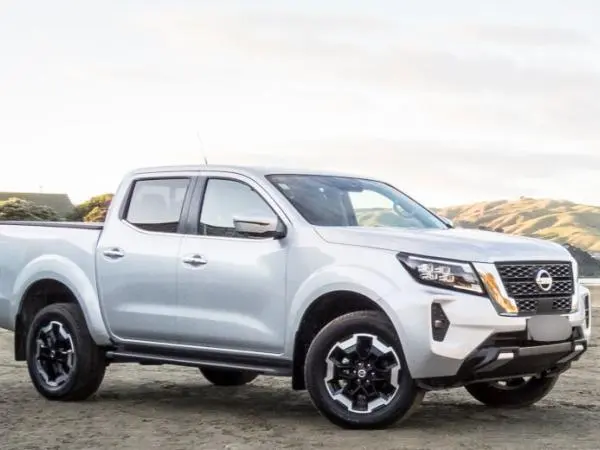 Police search for ute that left crash scene