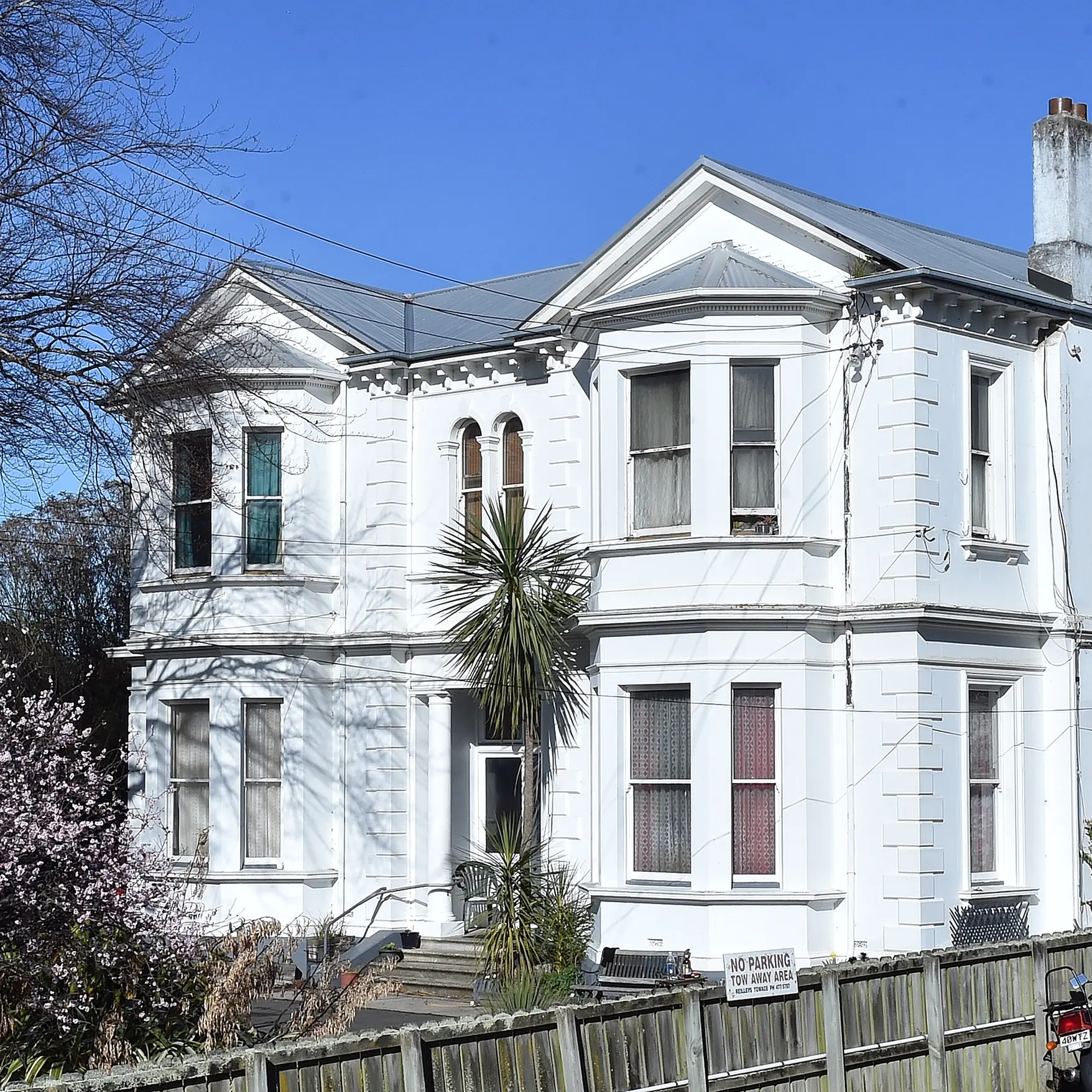 Three people rescued from second floor of burning Dunedin building