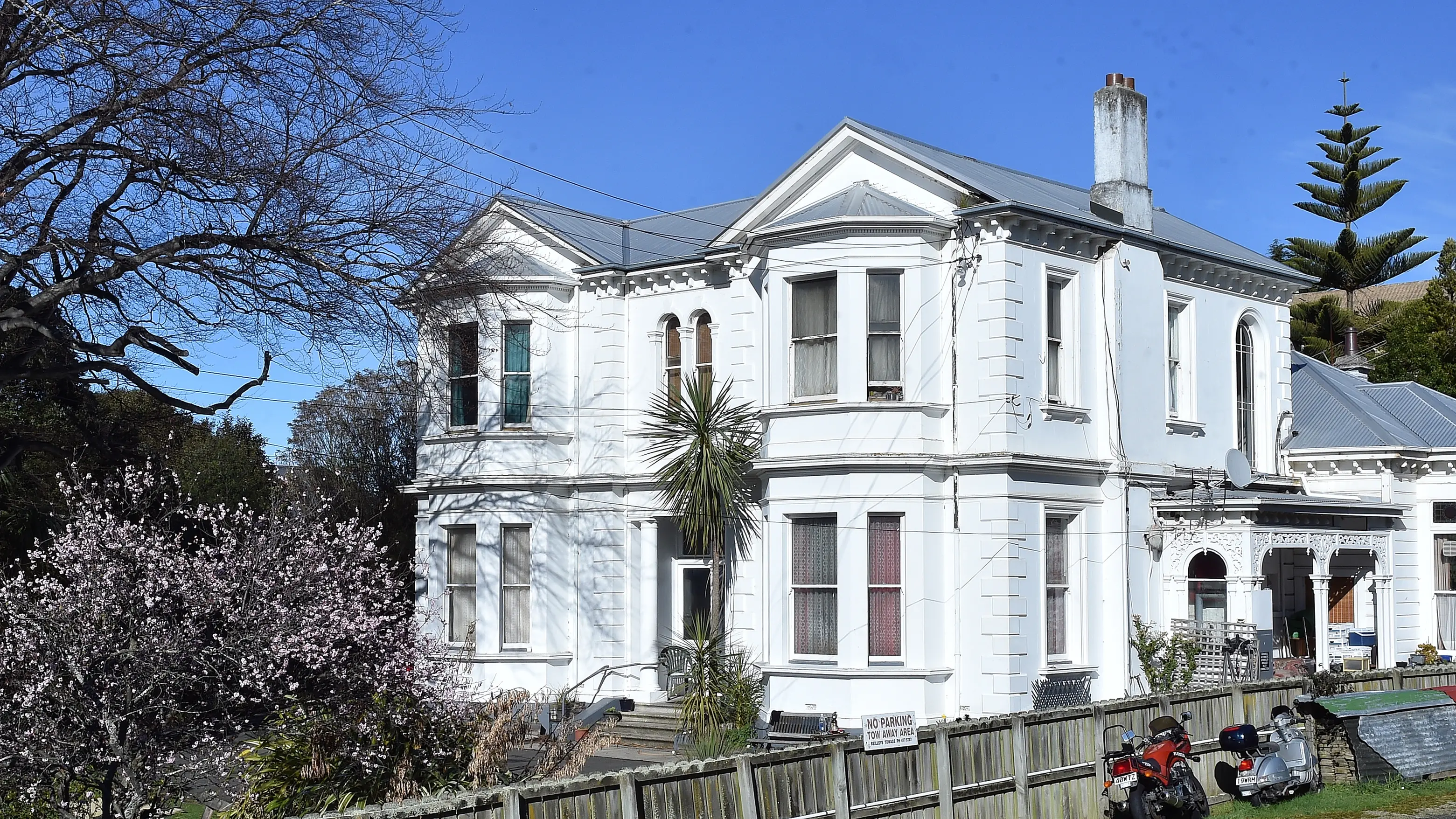 Three people rescued from second floor of burning Dunedin building