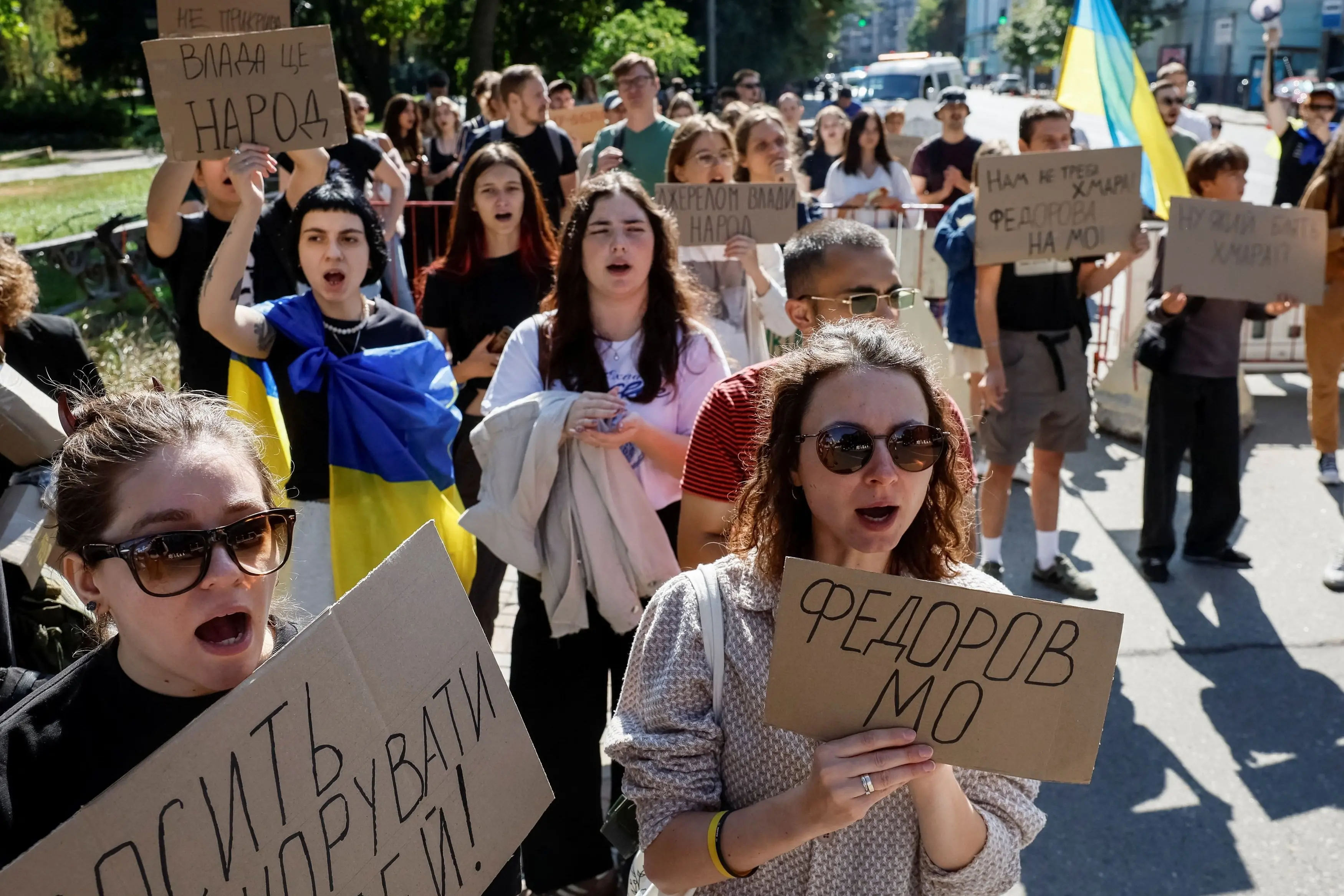 Protesters rally to demonstrate against Ukraine President Volodymyr Zelenskyy\\'s decision to replace Mykhailo Fedorov as Defence Minister. Photo: Reuters