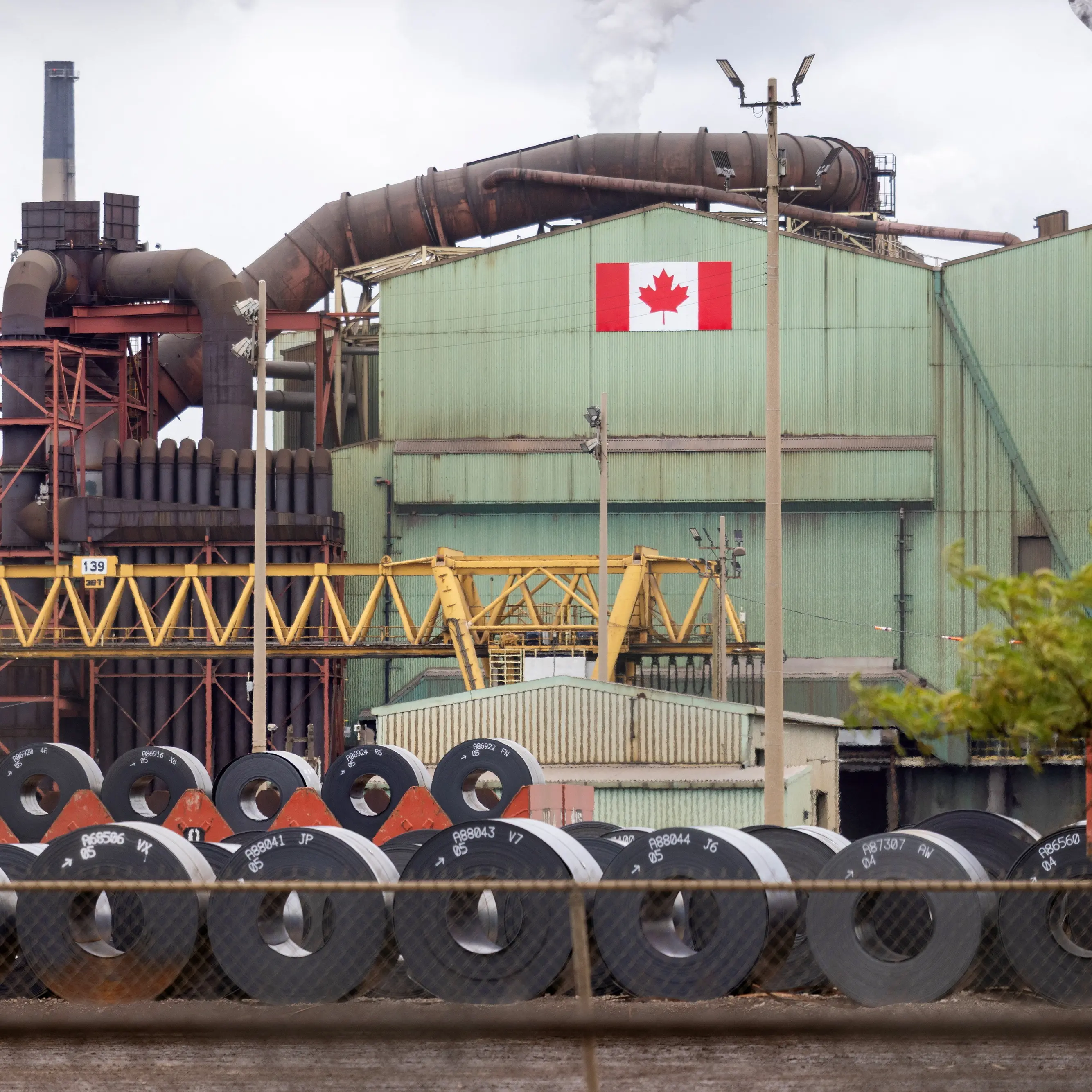 Trump threatens 50% tariffs on autos in Canada trade fight