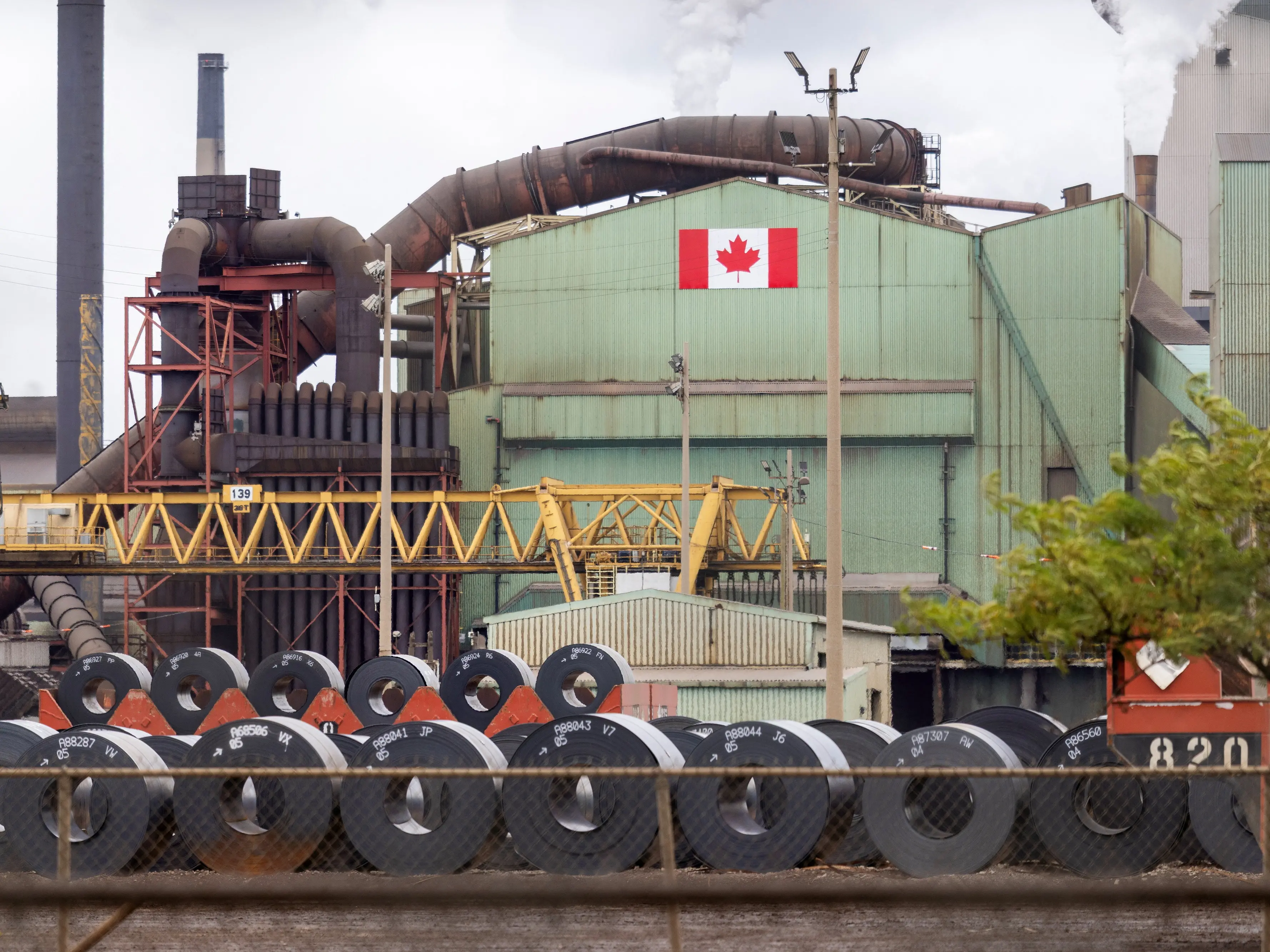Trump threatens 50% tariffs on autos in Canada trade fight