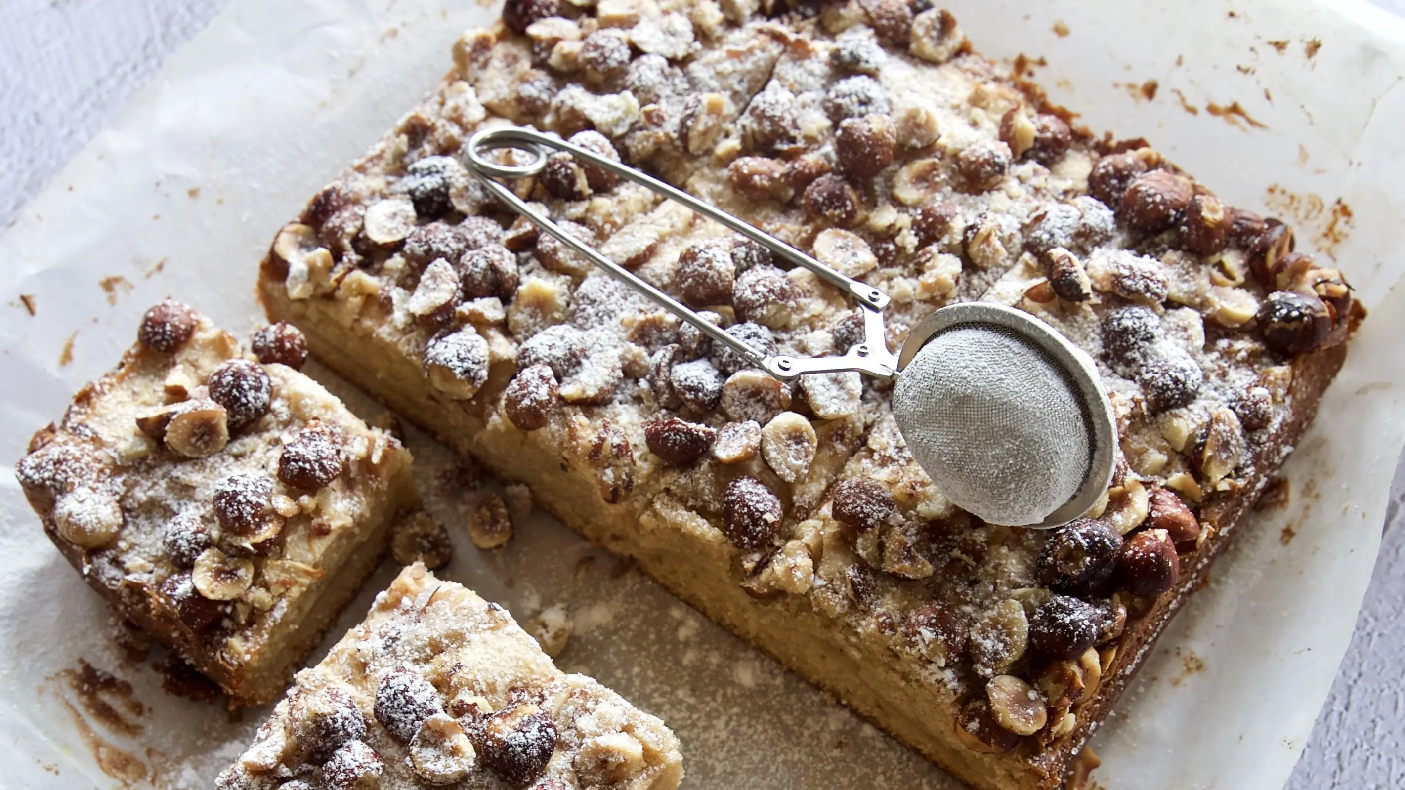 Apple and hazelnut cake