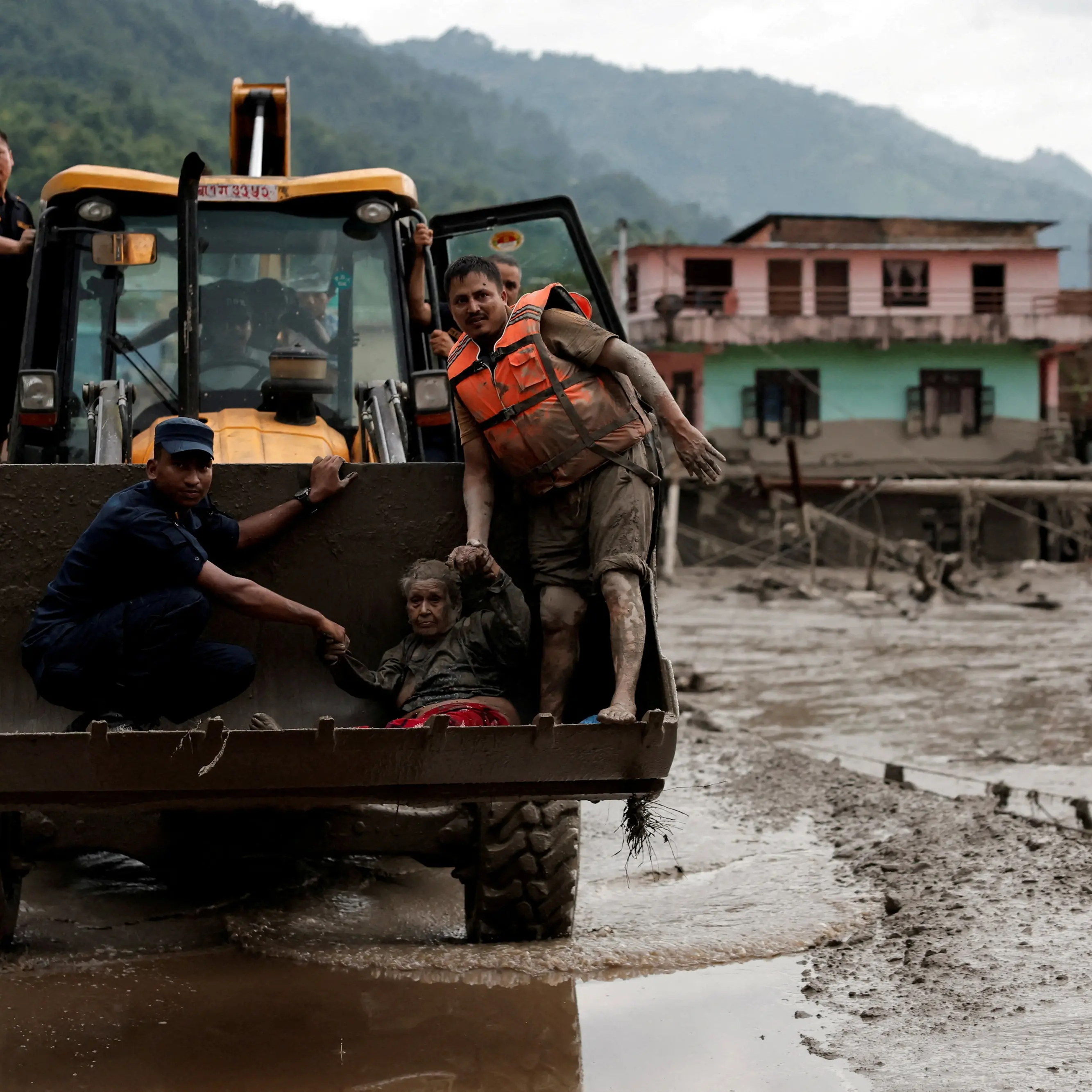 Young boys among Australians missing in Nepal floods