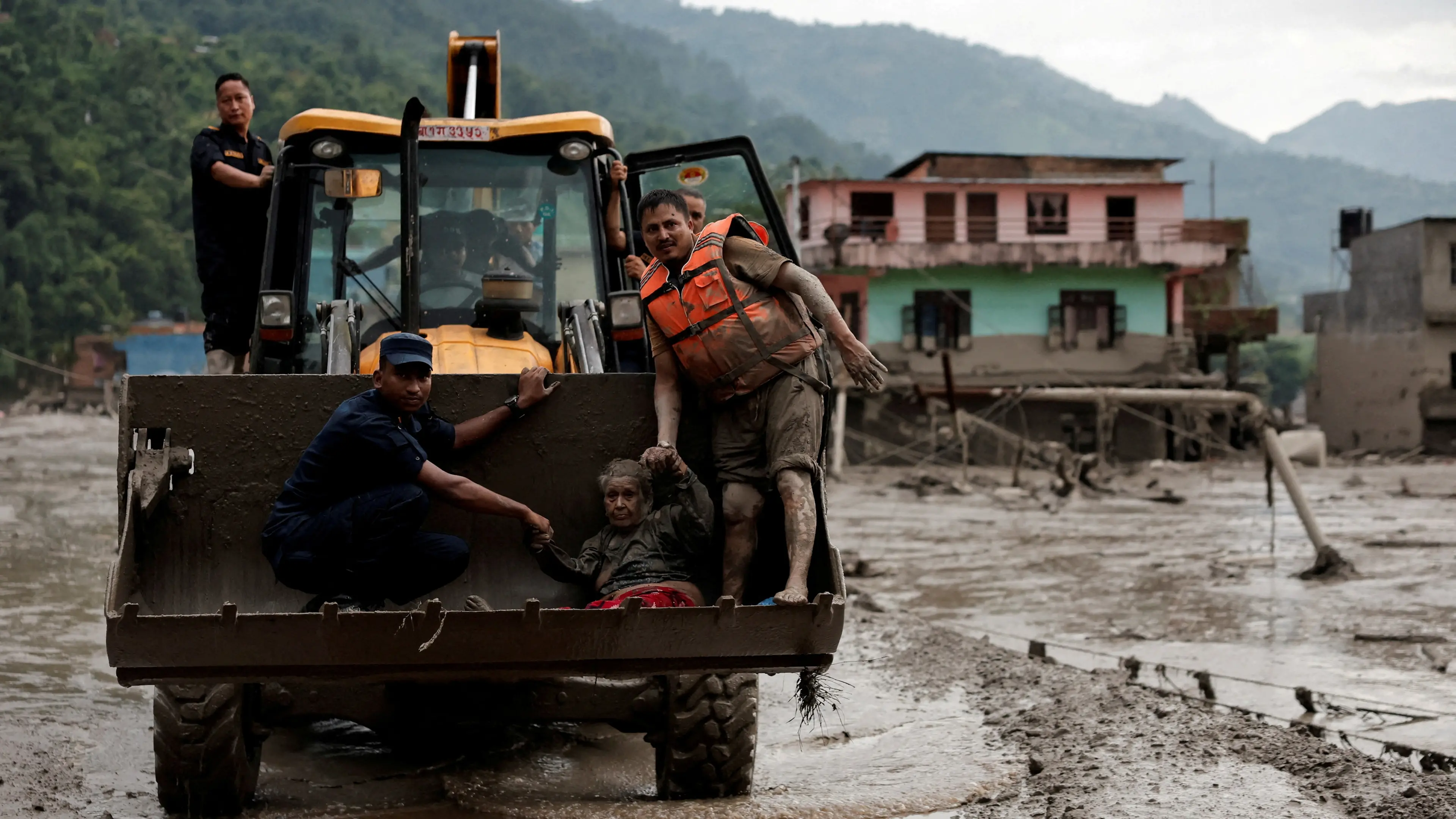 Young boys among Australians missing in Nepal floods