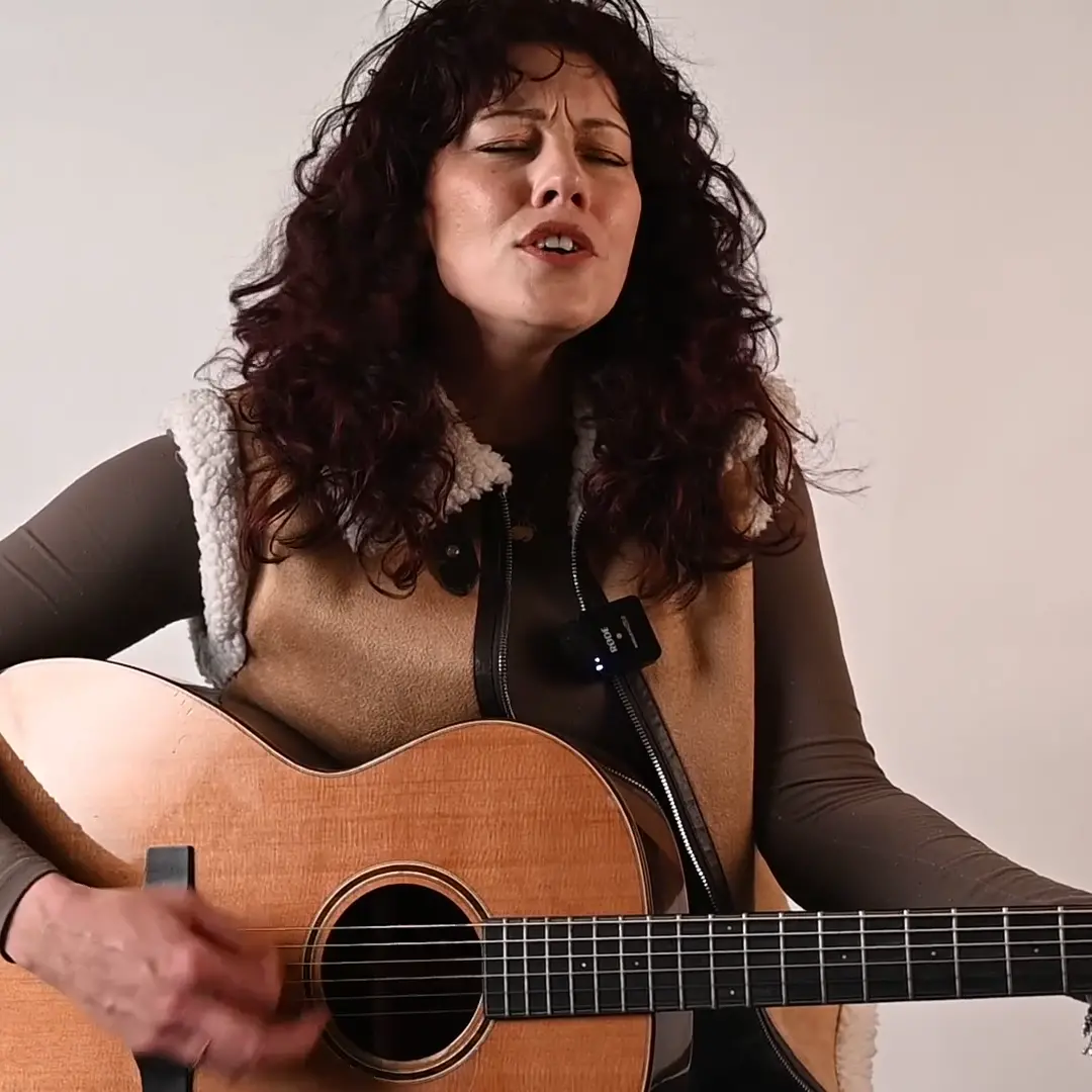 Watch: Stunning tribute to Dolly Parton by Dunedin musician