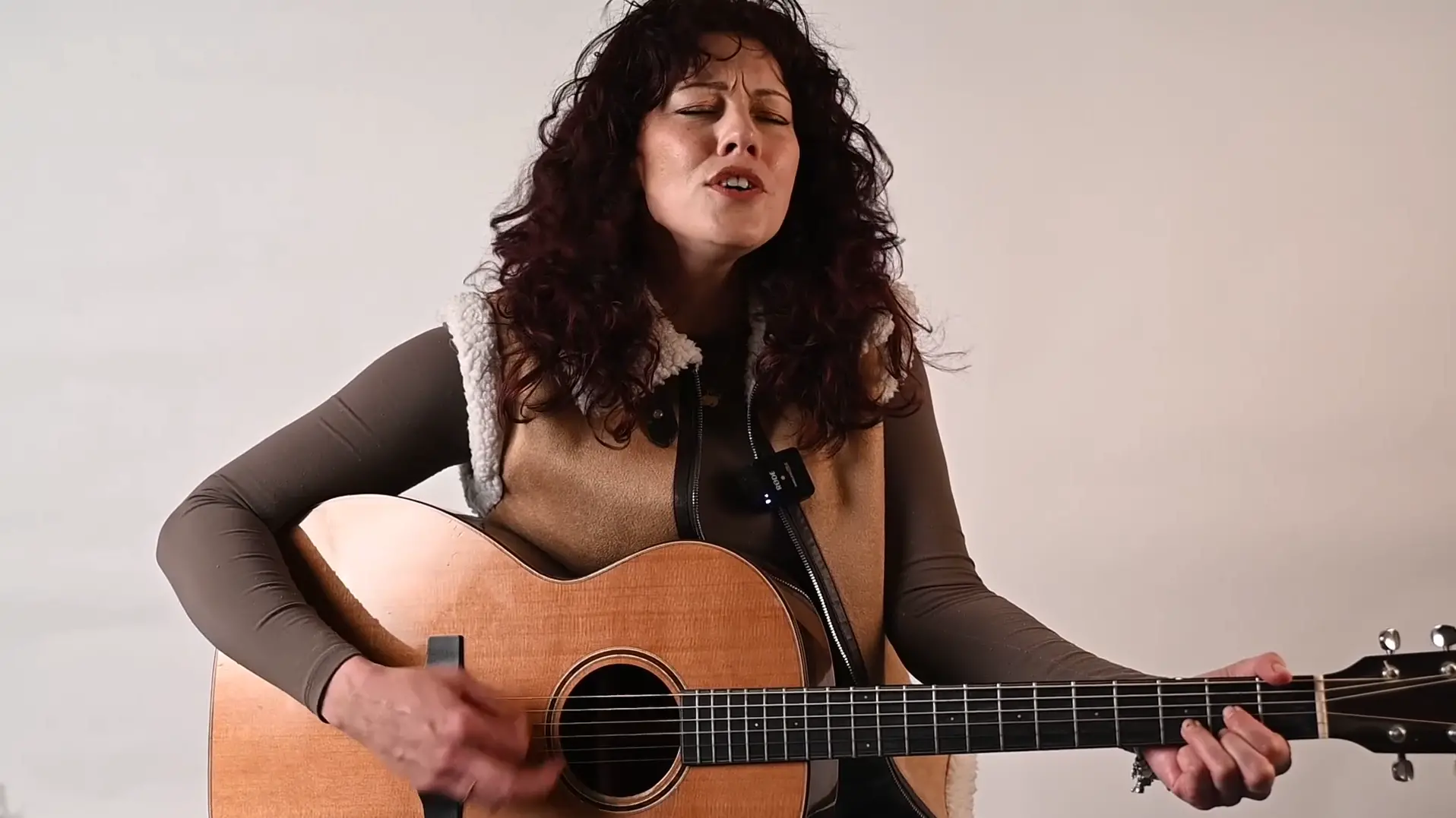 Watch: Stunning tribute to Dolly Parton by Dunedin musician