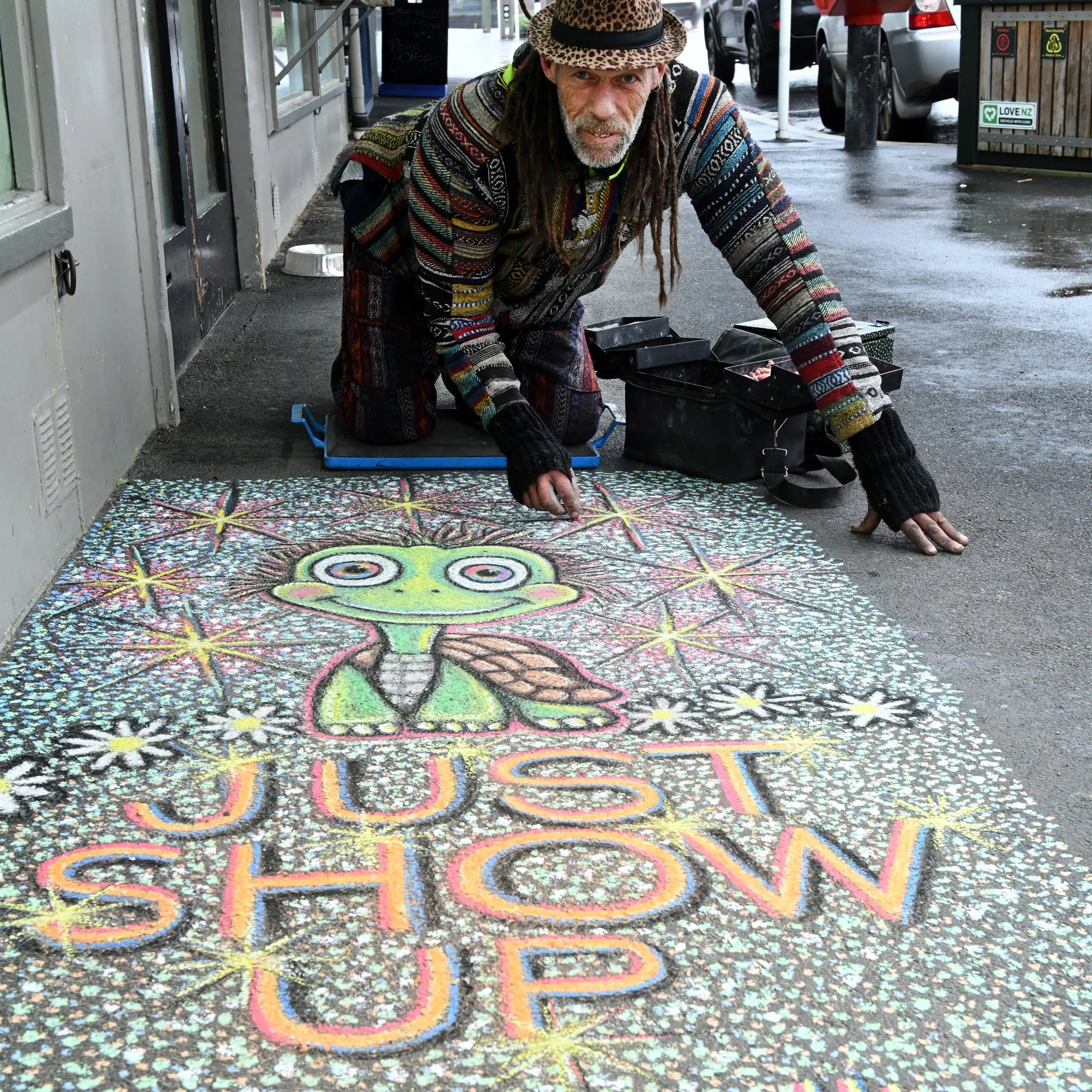Wandering artist chalks up his following to variety